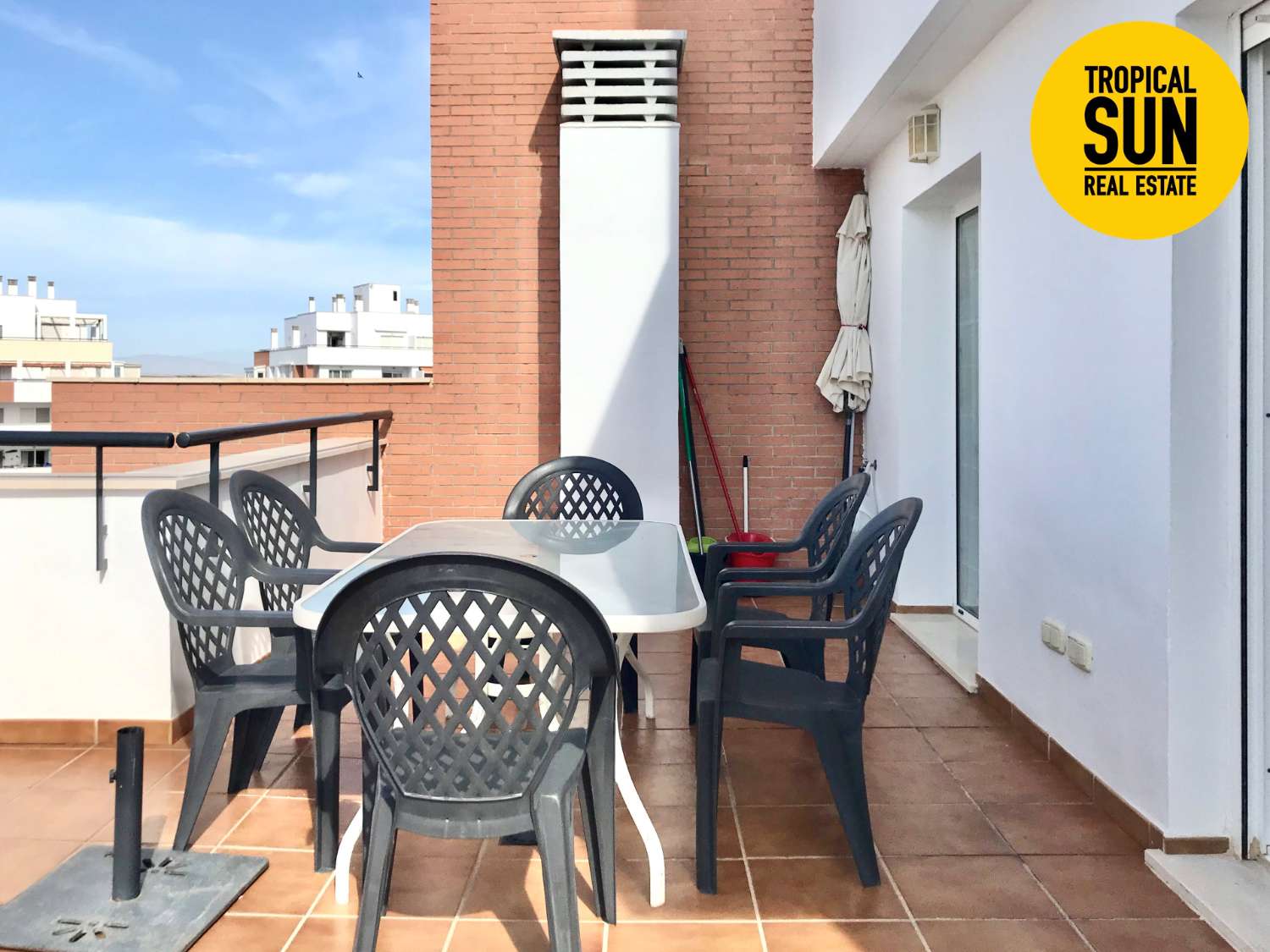 Discover paradise in Roquetas de Mar: Beautiful 3-bedroom house in the Aguaserena residential area