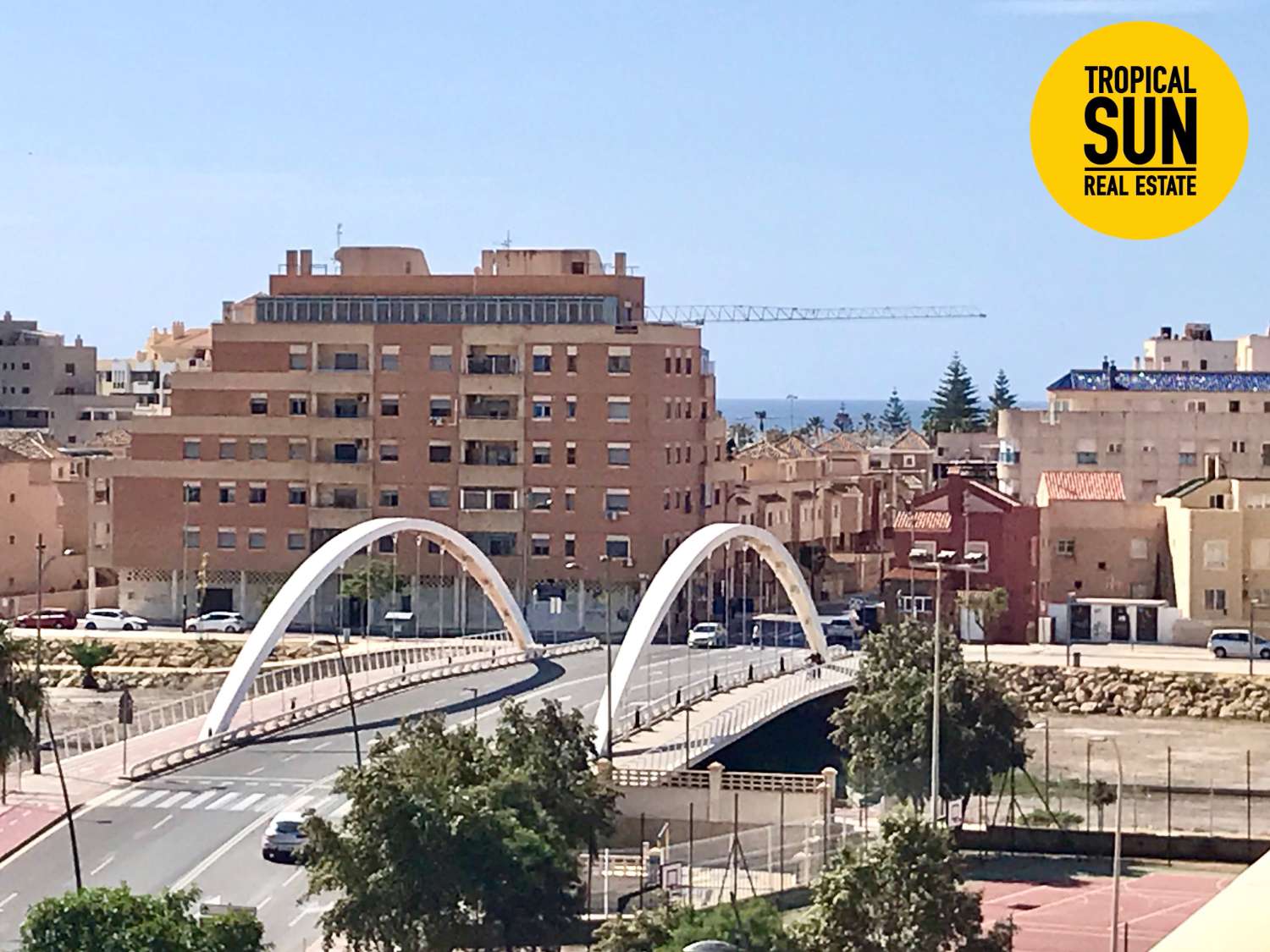Panoramatické výhledy a exkluzivita: Semi-penthouse v Las Salinas, Roquetas de Mar
