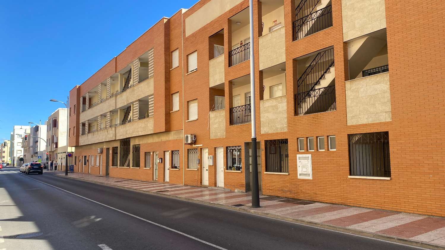 A un paso de la playa: piso con concepto abierto, 2 dormitorios y ascensor