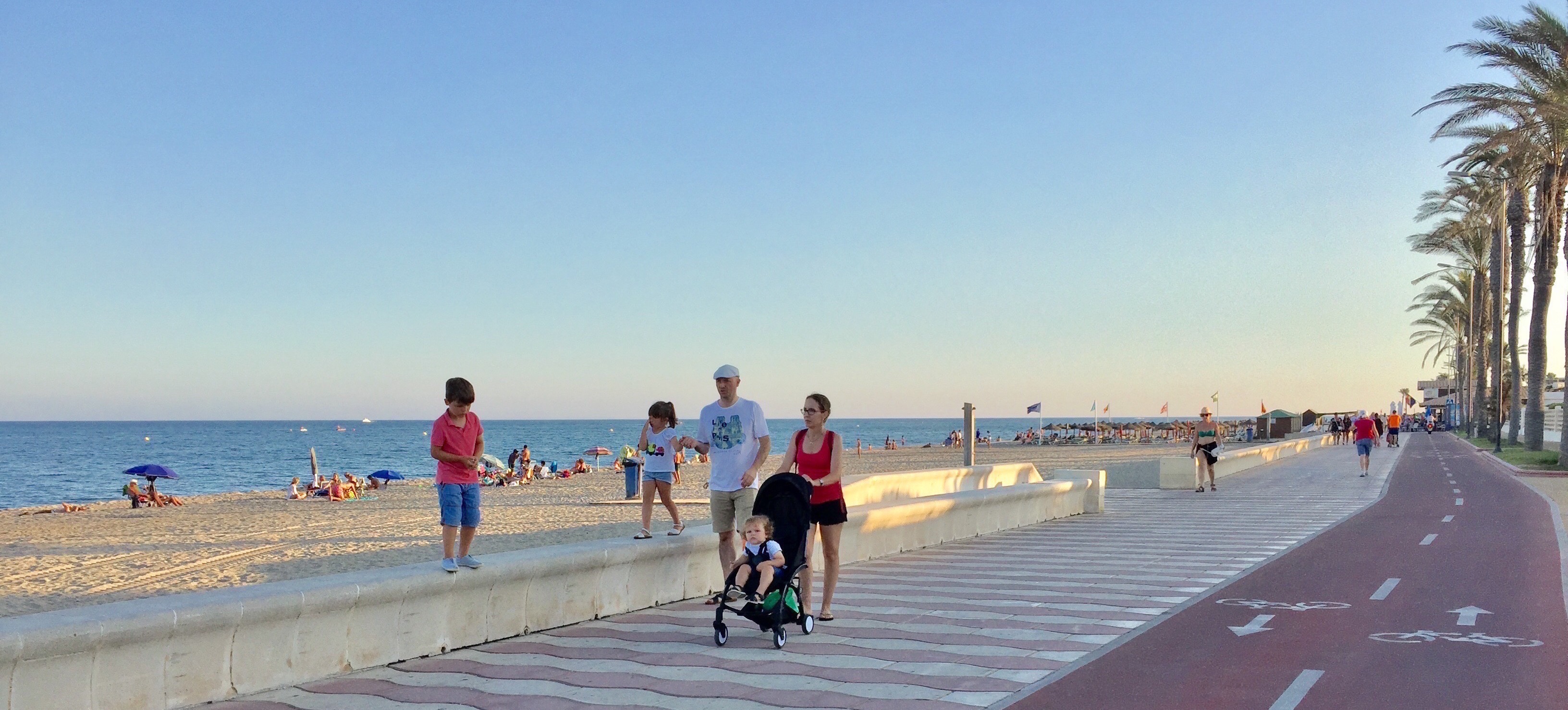 Paseo marítimo Urbanización Roquetas de Mar