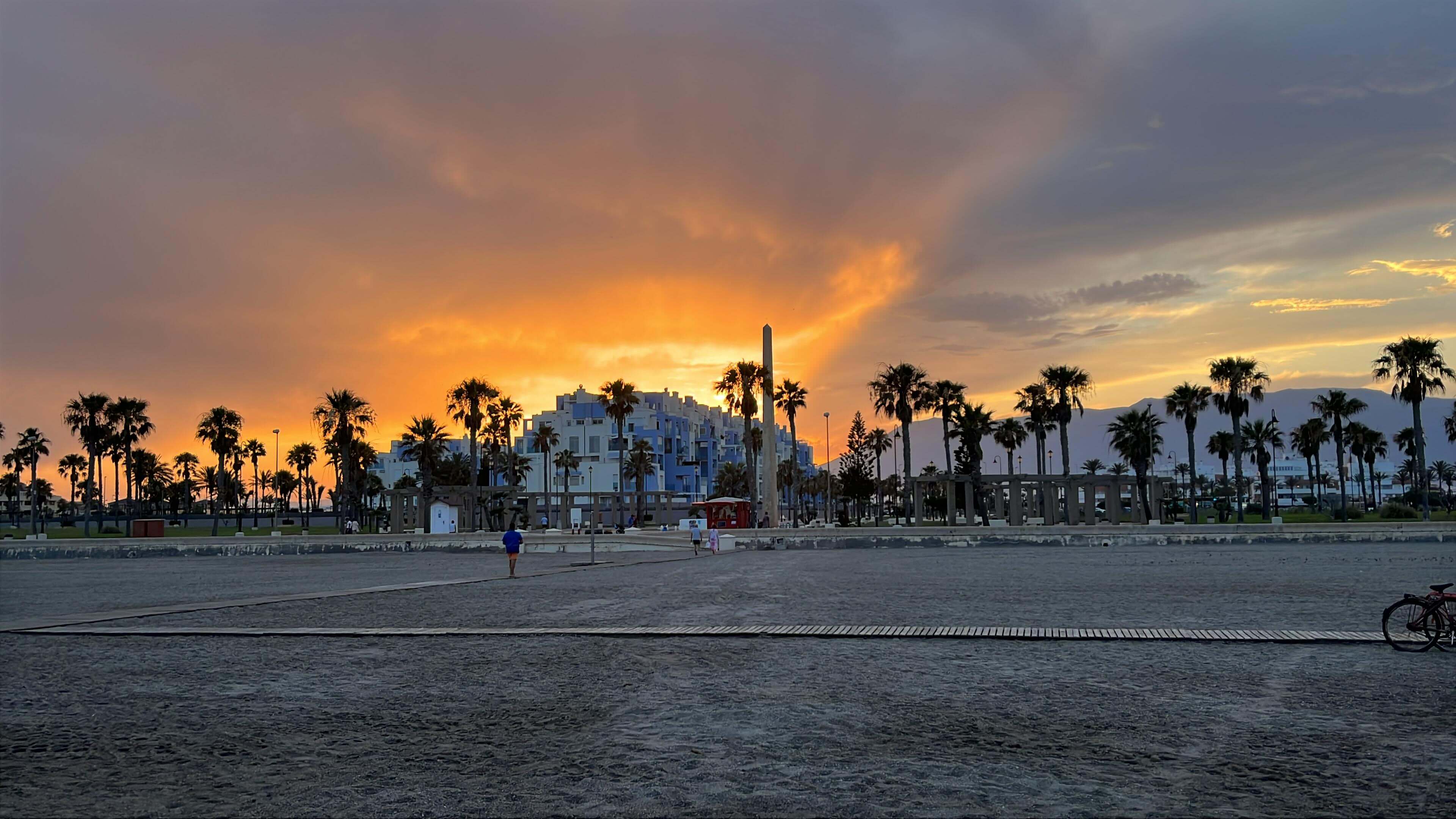Atardecer mediterráneo en Playa Serena, Roquetas de Mar