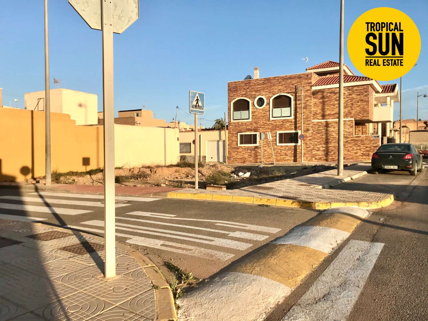 Parcela para construir vivienda en La Mojonera, Calle Jaén.