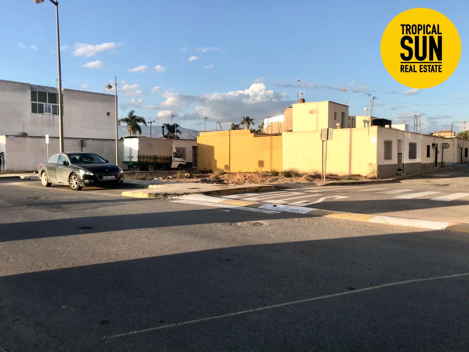 Parcela para construir vivienda en La Mojonera, Calle Jaén.
