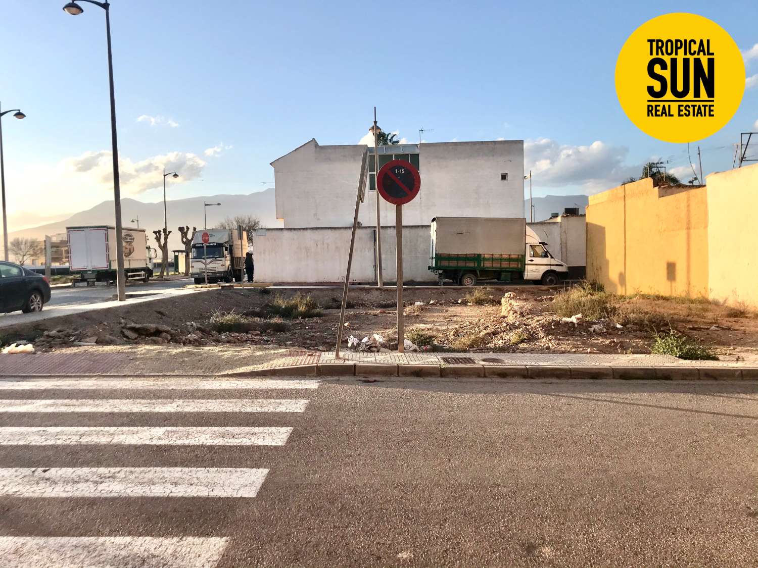 Parcela para construir vivienda en La Mojonera, Calle Jaén.