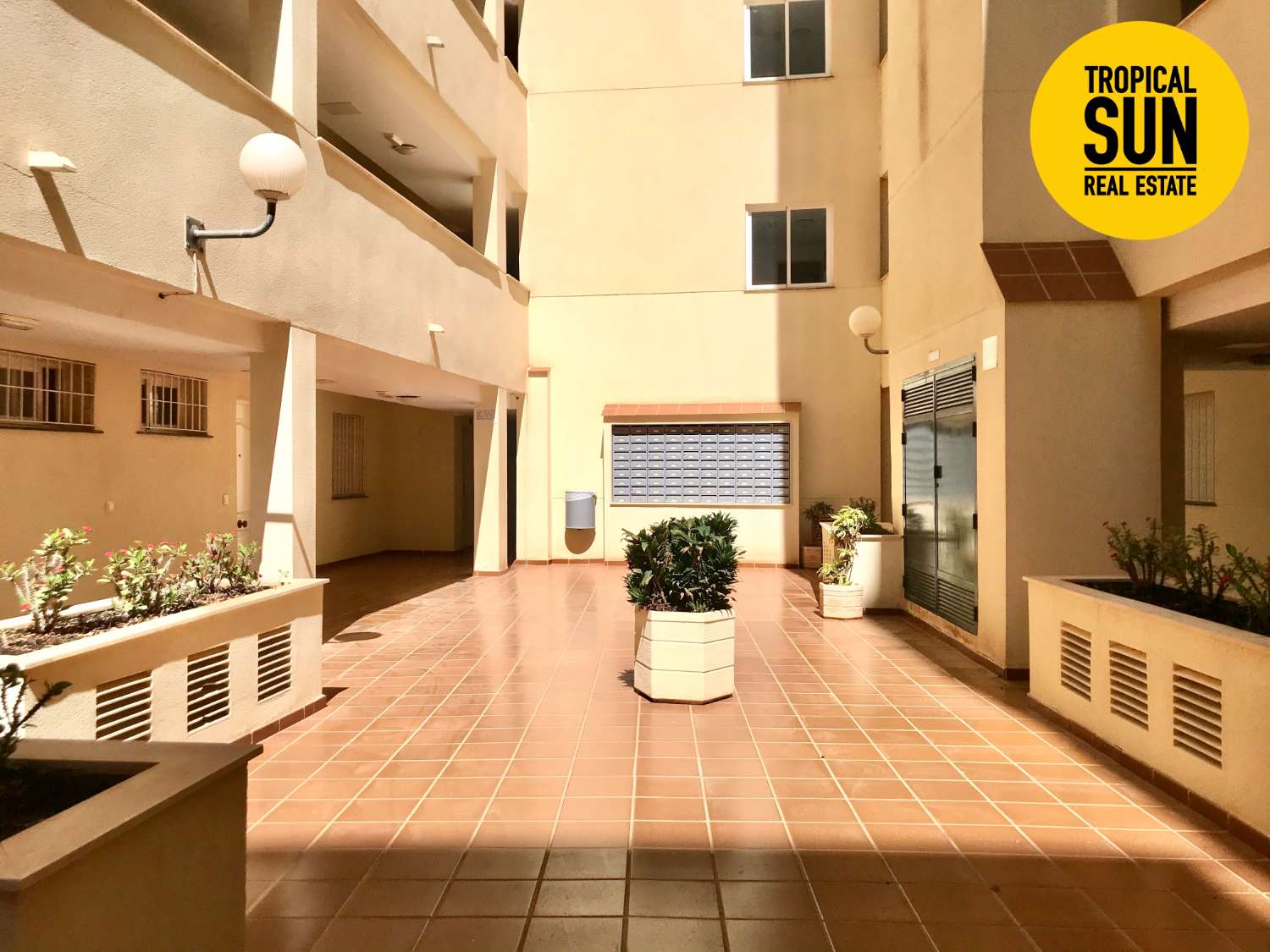 Apartamento en Avenida Rosita Ferrer. Residencial Balcones de Roquetas II