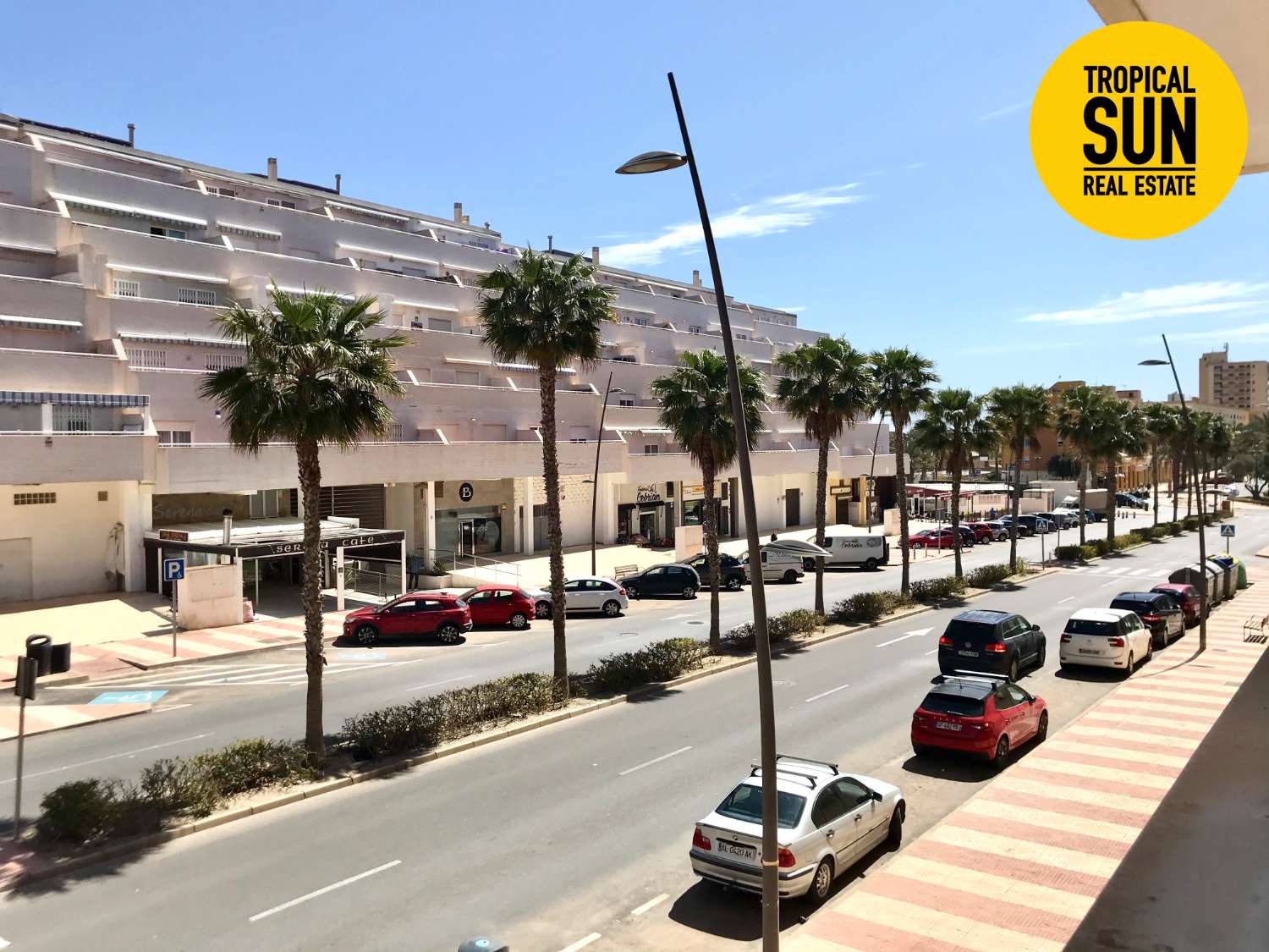 Apartamento en Avenida Rosita Ferrer. Residencial Balcones de Roquetas II