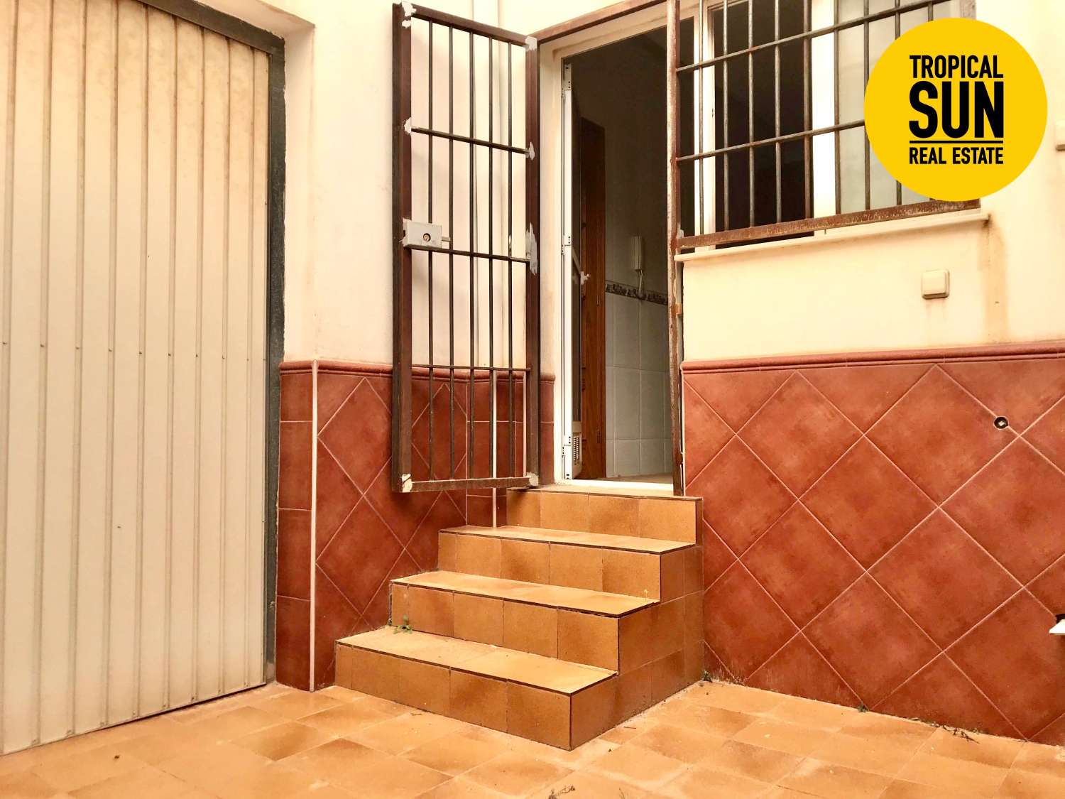 Duplex adosado en La Mojonera, Calle Acacias