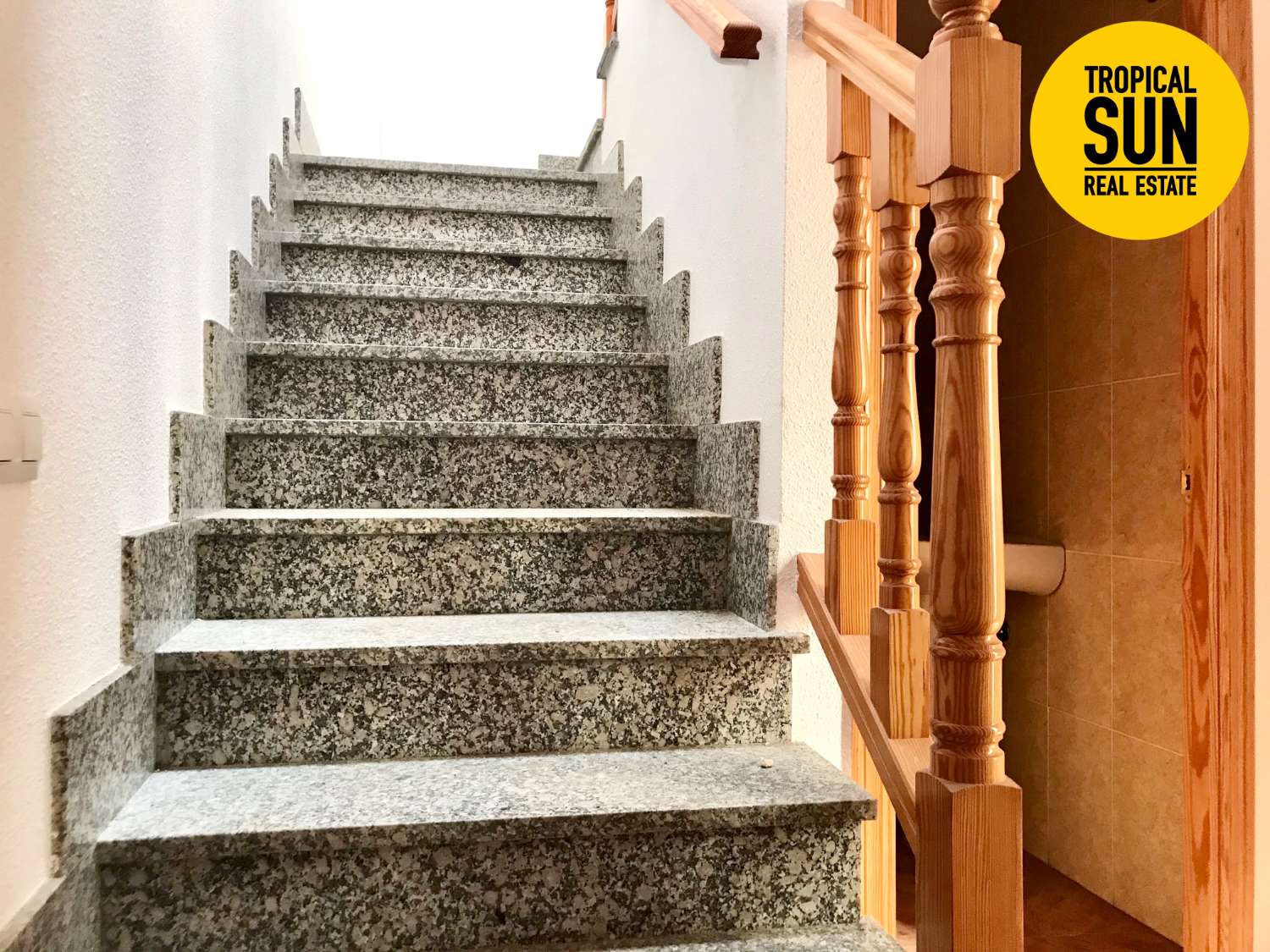 Duplex adosado en La Mojonera, Calle Acacias
