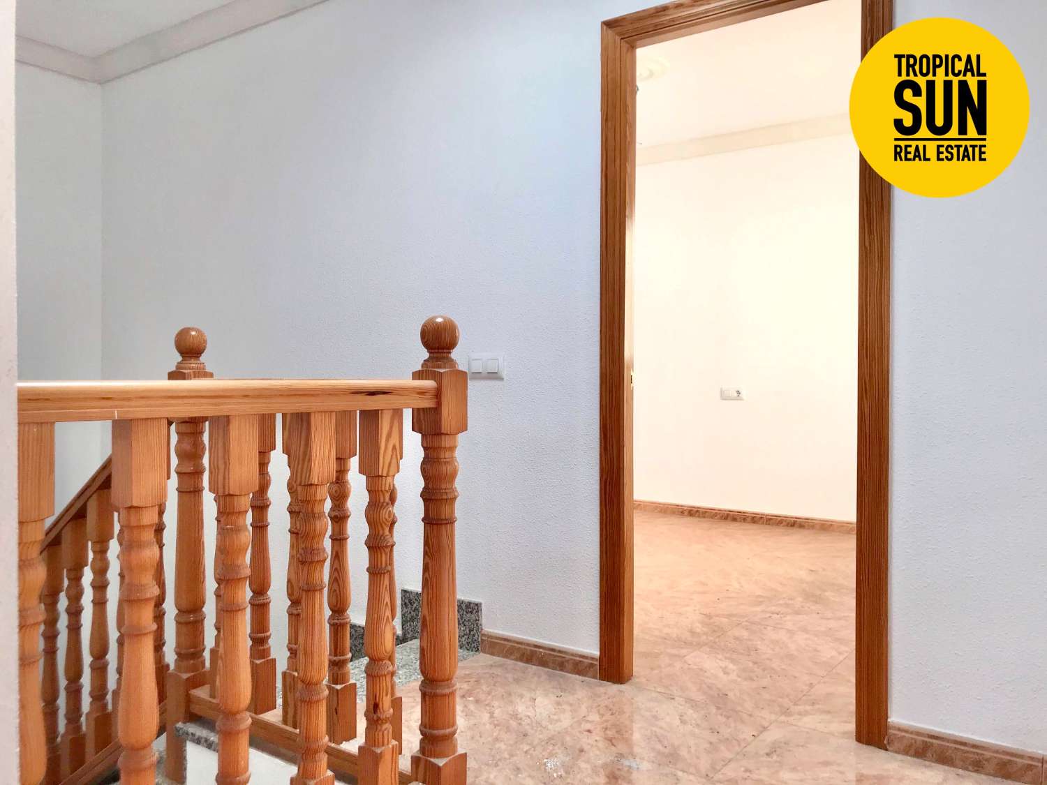 Duplex adosado en La Mojonera, Calle Acacias