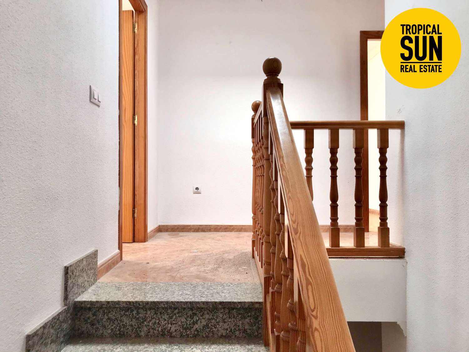Duplex adosado en La Mojonera, Calle Acacias