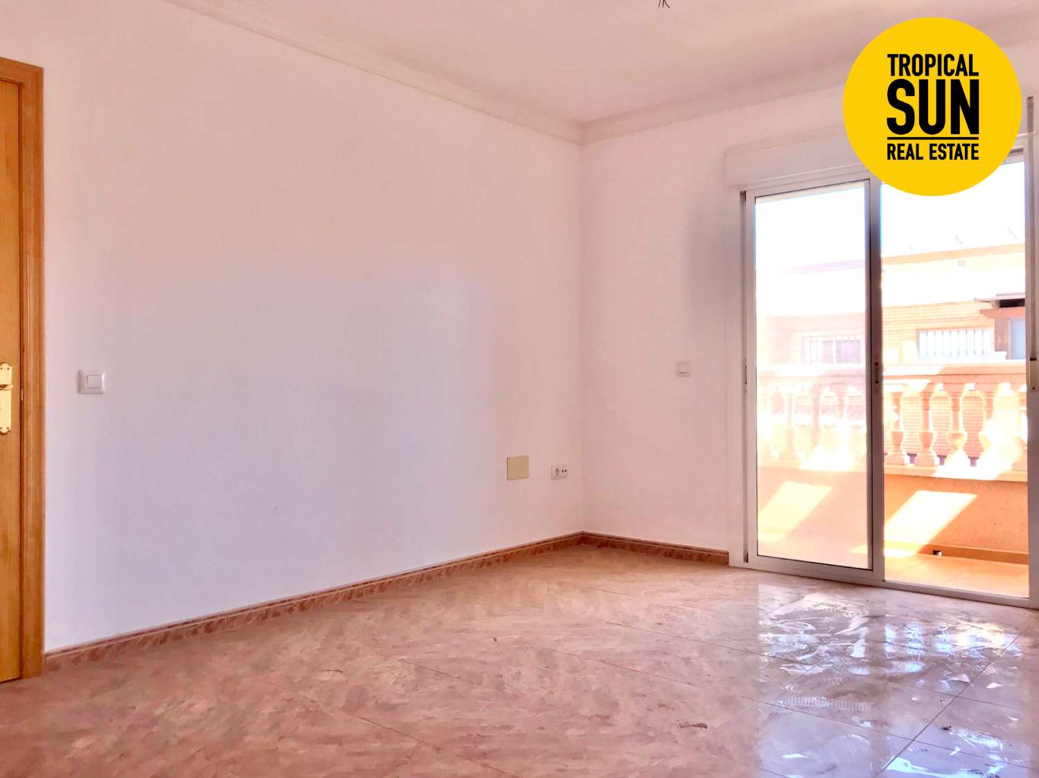Duplex adosado en La Mojonera, Calle Acacias