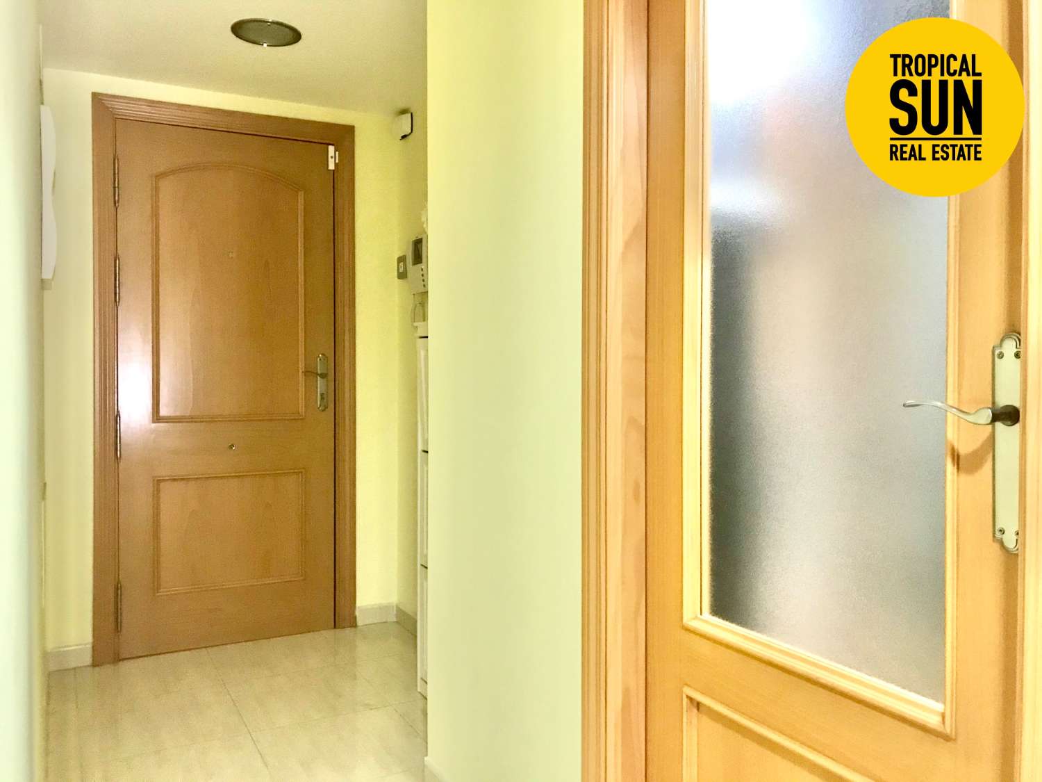 Residencial Las Palmeras. Piso en Plaza Colón, Urbanización Roquetas de Mar.