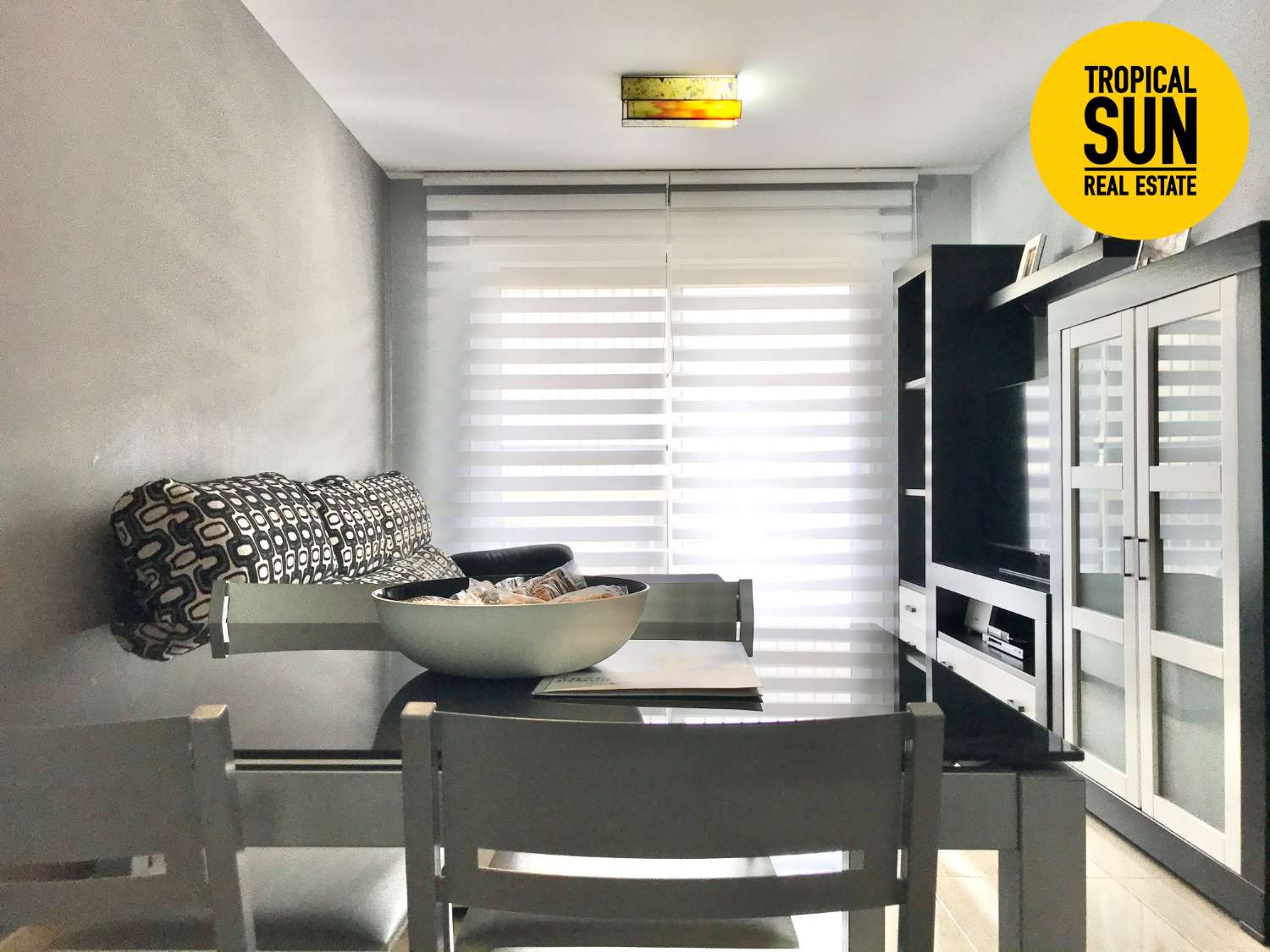 Residencial Las Palmeras. Piso en Plaza Colón, Urbanización Roquetas de Mar.