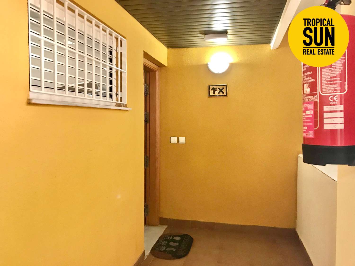 Residencial Las Palmeras. Piso en Plaza Colón, Urbanización Roquetas de Mar.