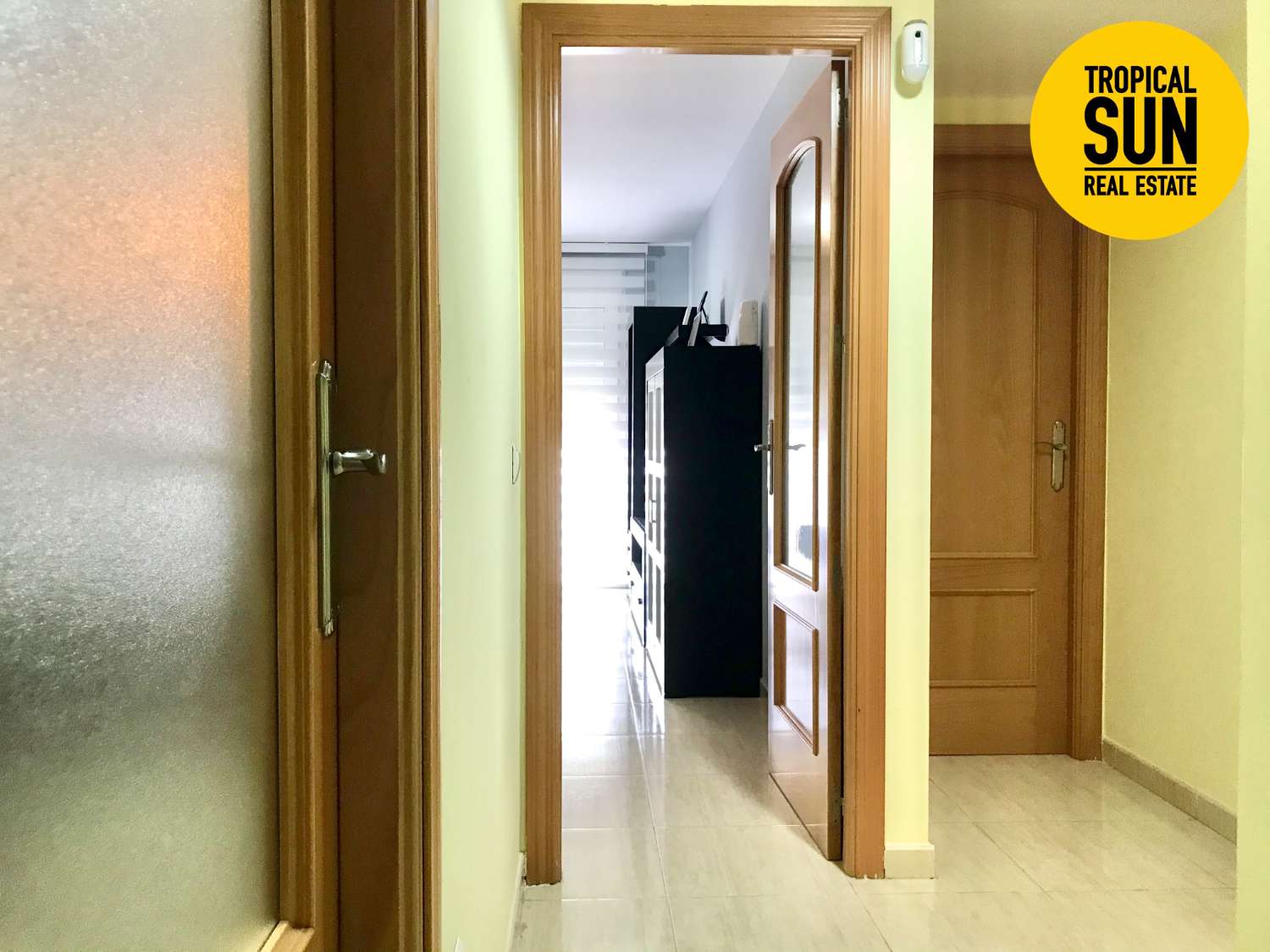 Residencial Las Palmeras. Piso en Plaza Colón, Urbanización Roquetas de Mar.