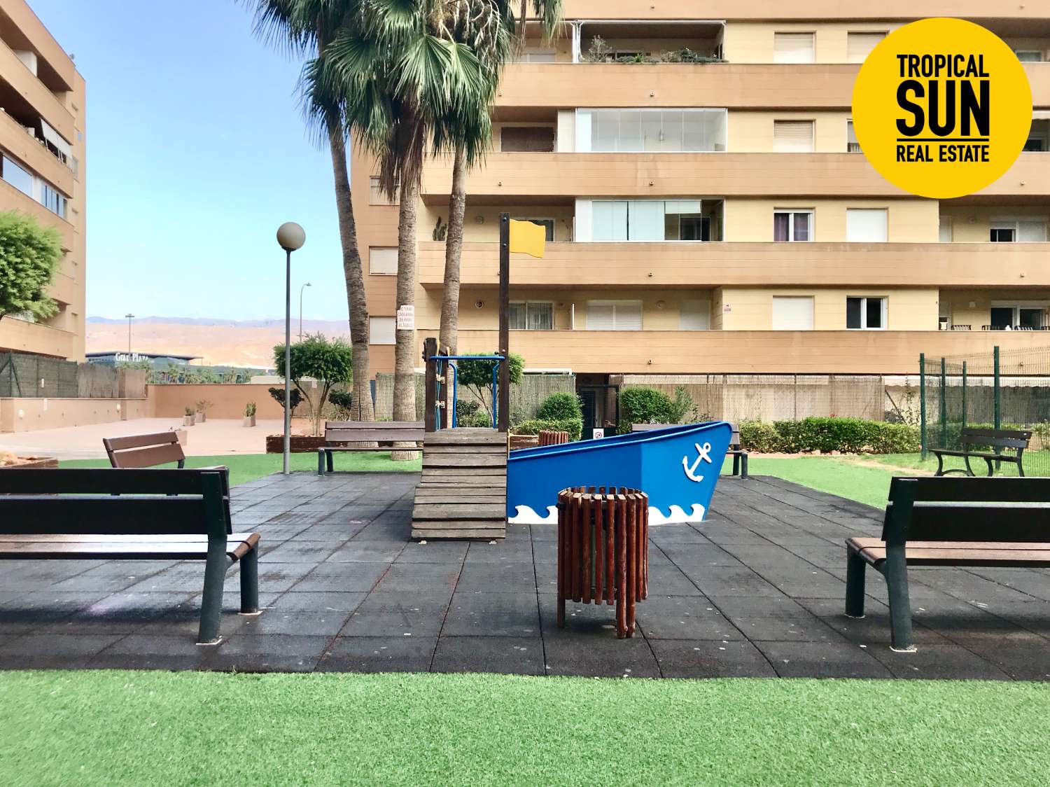 Piso con gran terraza junto Auditorio y Centro Comercial, Las Salinas
