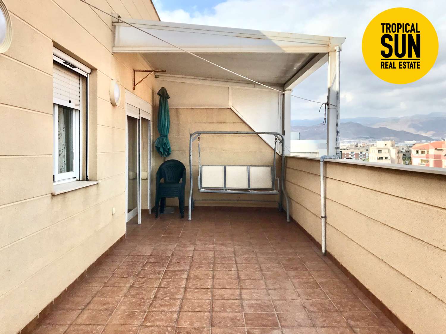 Piso con gran terraza junto Auditorio y Centro Comercial, Las Salinas