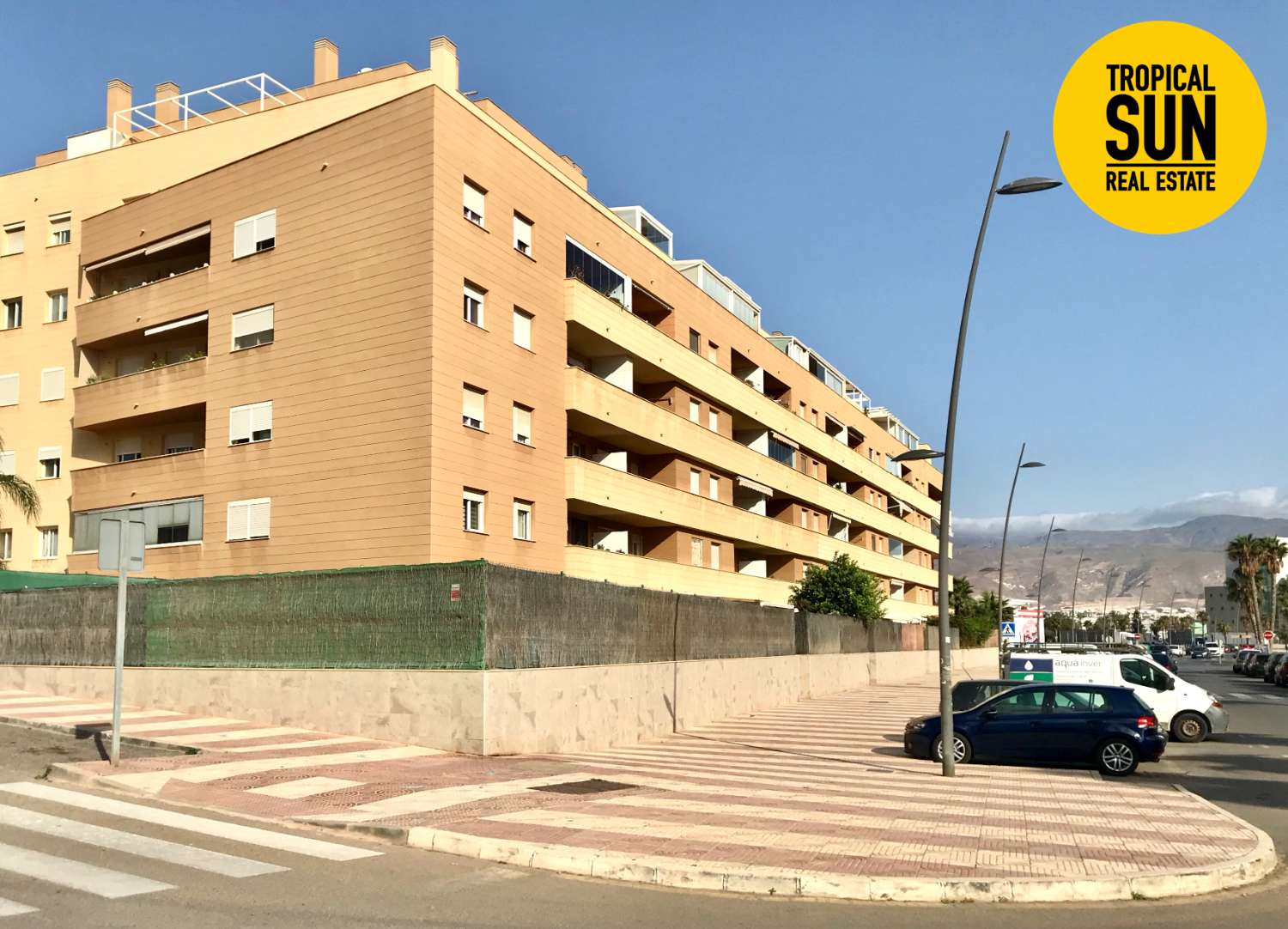 Piso con gran terraza junto Auditorio y Centro Comercial, Las Salinas
