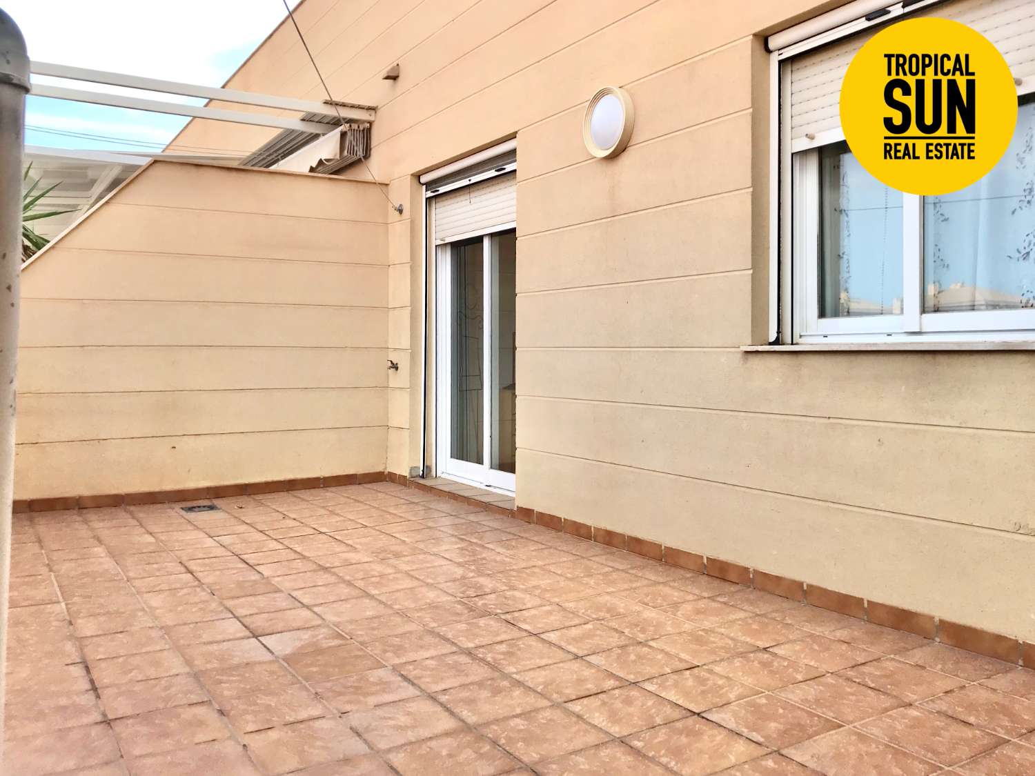 Piso con gran terraza junto Auditorio y Centro Comercial, Las Salinas