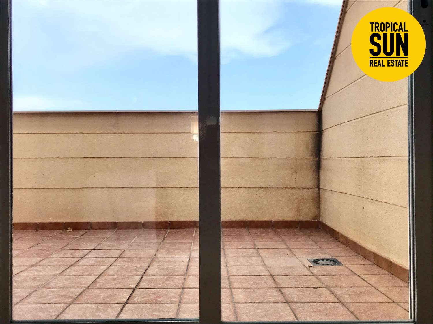 Piso con gran terraza junto Auditorio y Centro Comercial, Las Salinas