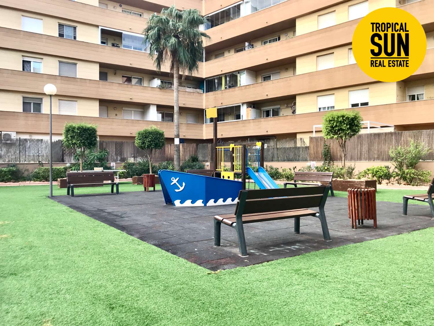 Piso con gran terraza junto Auditorio y Centro Comercial, Las Salinas