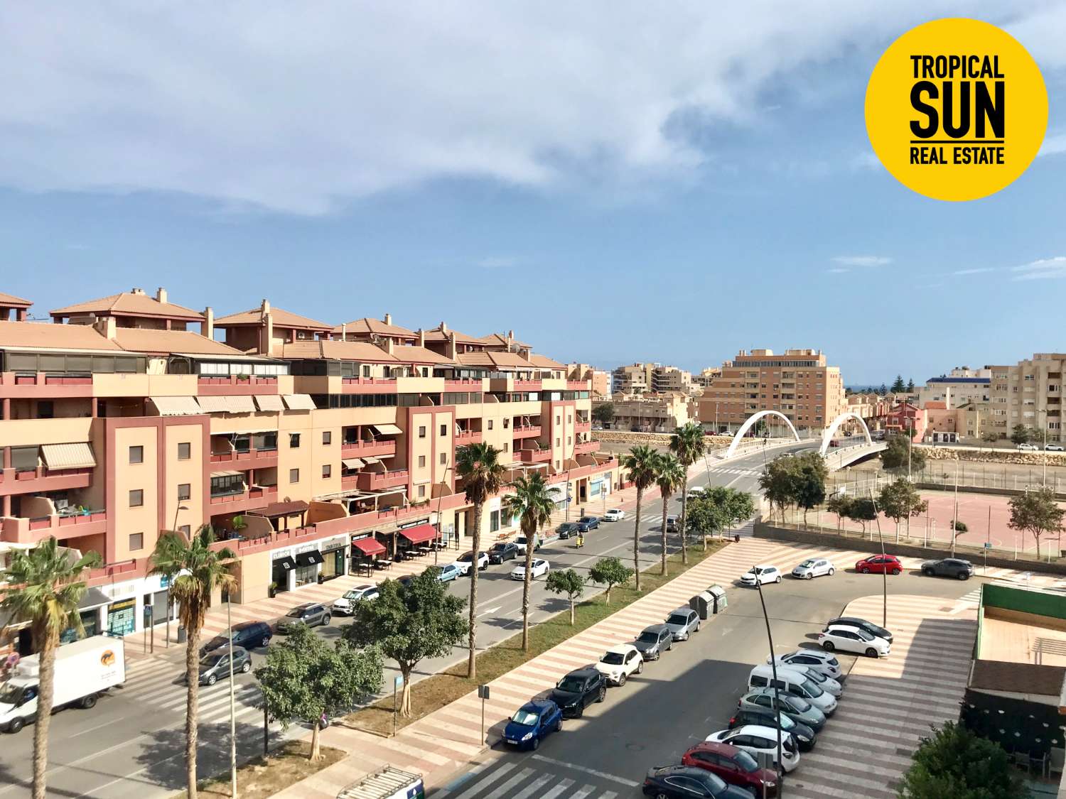 Piso con gran terraza junto Auditorio y Centro Comercial, Las Salinas