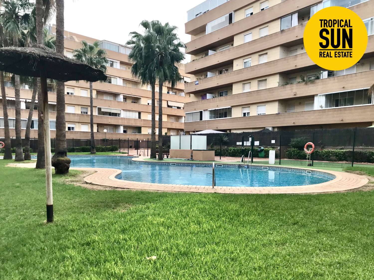Piso con gran terraza junto Auditorio y Centro Comercial, Las Salinas