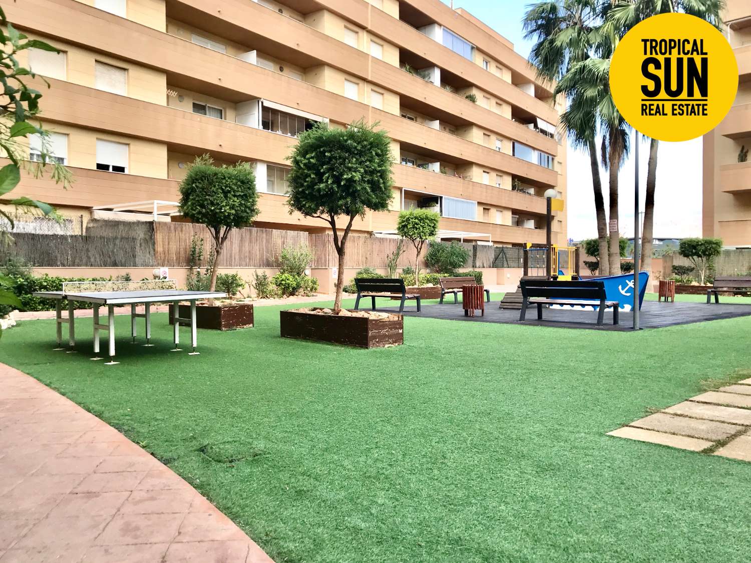 Piso con gran terraza junto Auditorio y Centro Comercial, Las Salinas