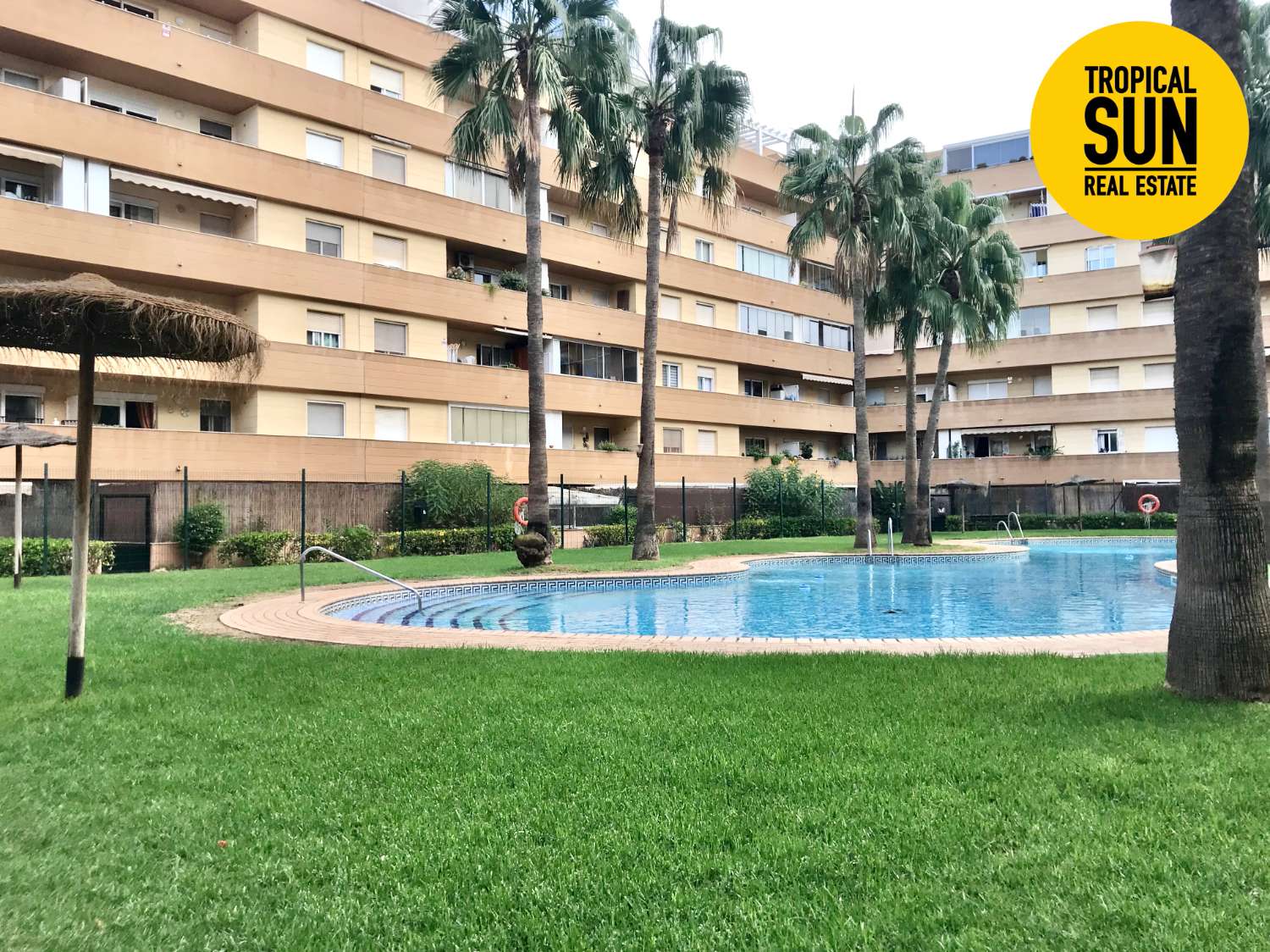 Piso con gran terraza junto Auditorio y Centro Comercial, Las Salinas