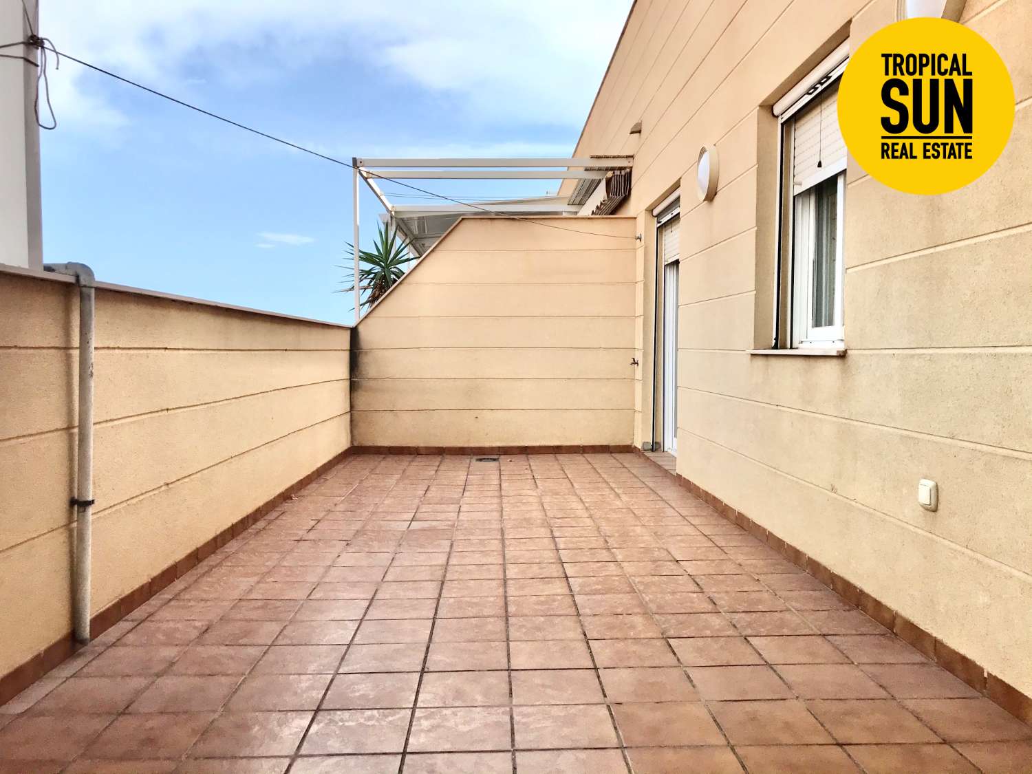 Piso con gran terraza junto Auditorio y Centro Comercial, Las Salinas