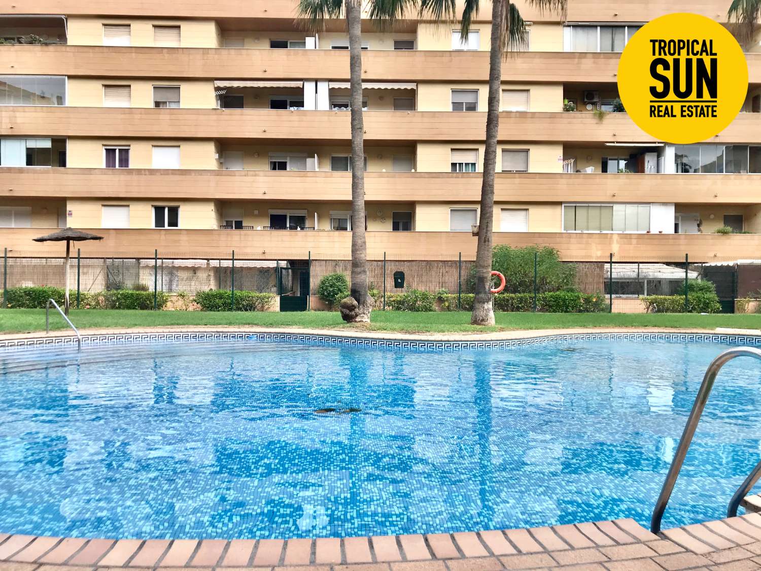 Piso con gran terraza junto Auditorio y Centro Comercial, Las Salinas