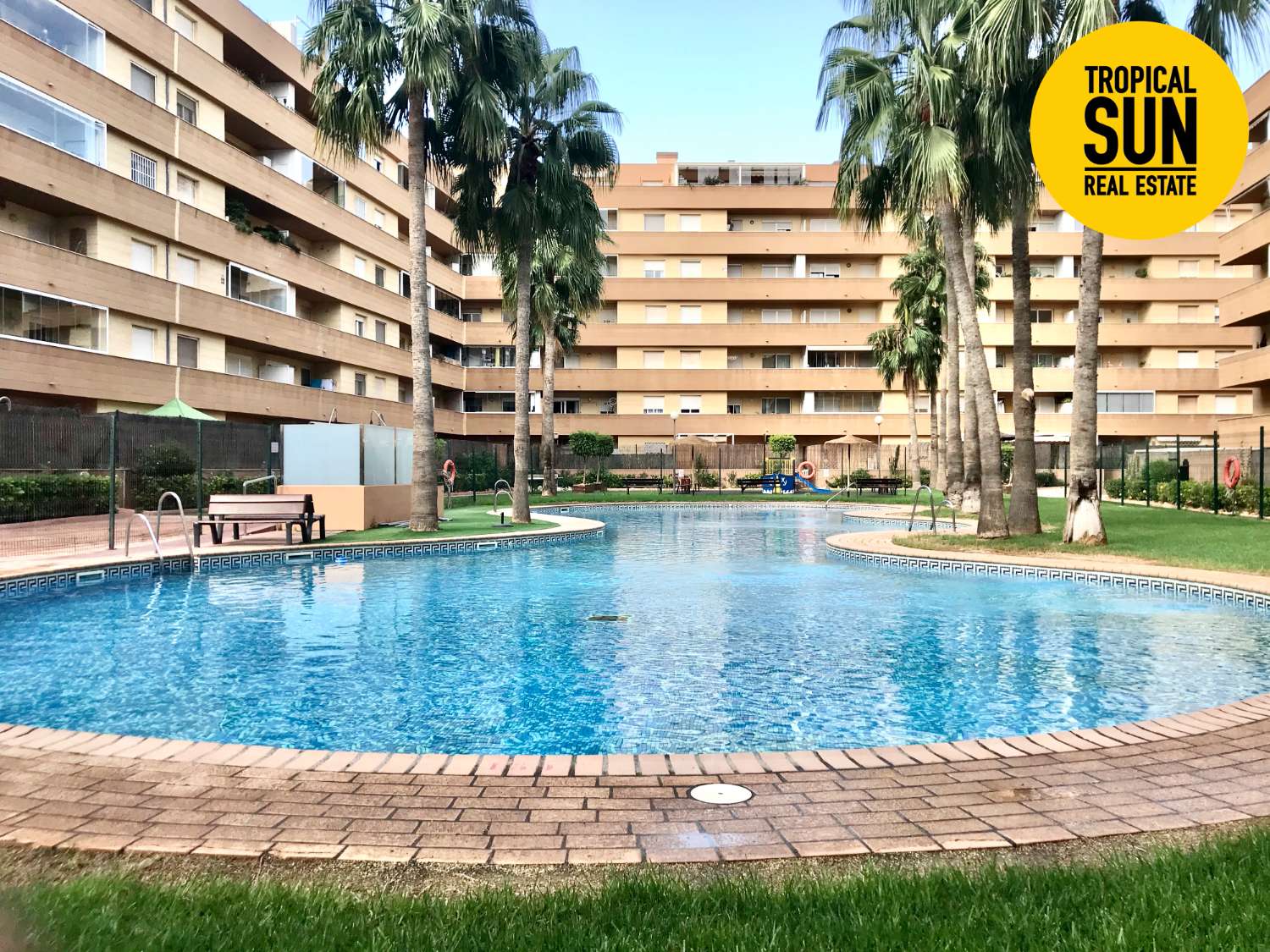 Piso con gran terraza junto Auditorio y Centro Comercial, Las Salinas