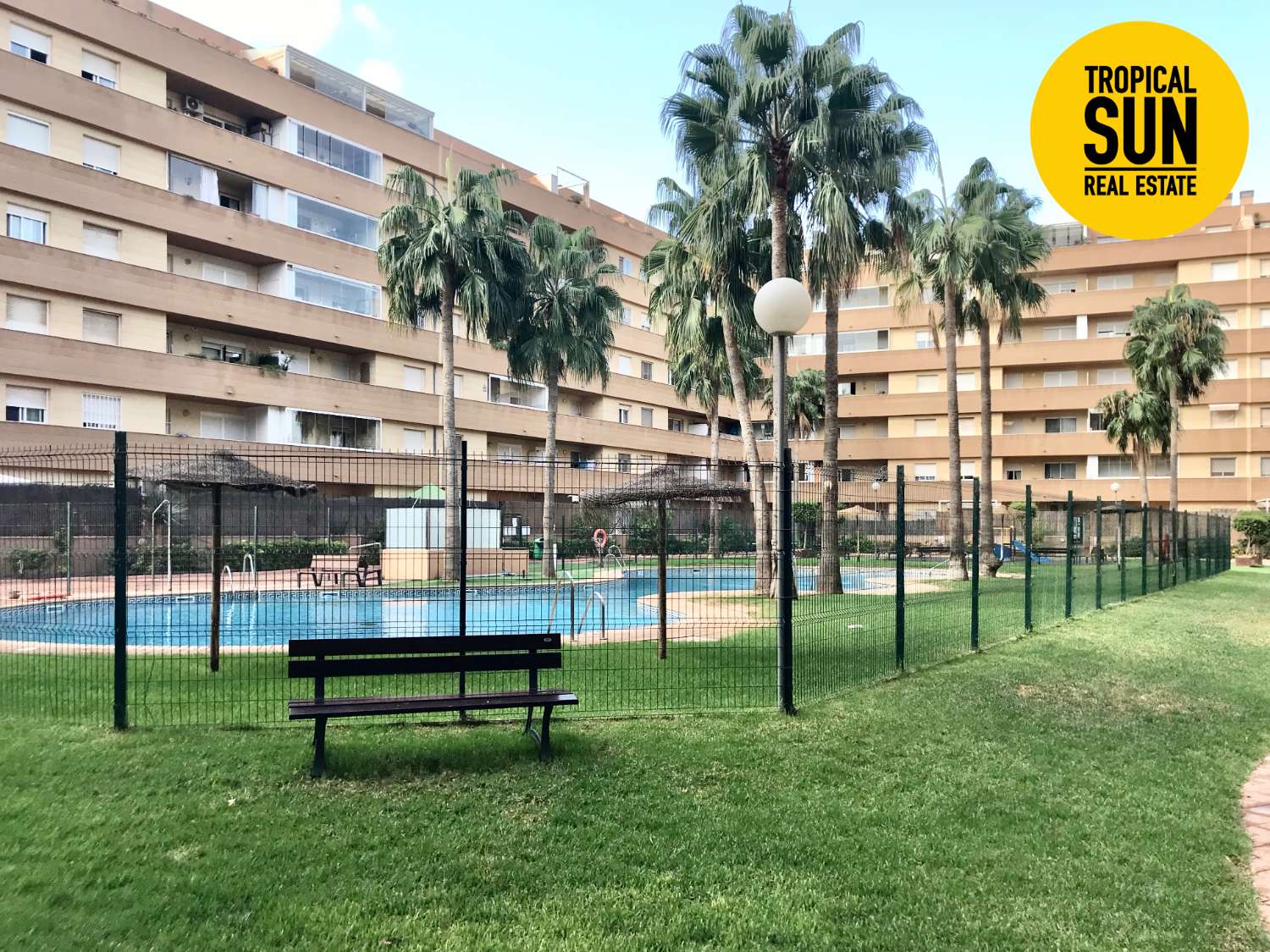 Piso con gran terraza junto Auditorio y Centro Comercial, Las Salinas