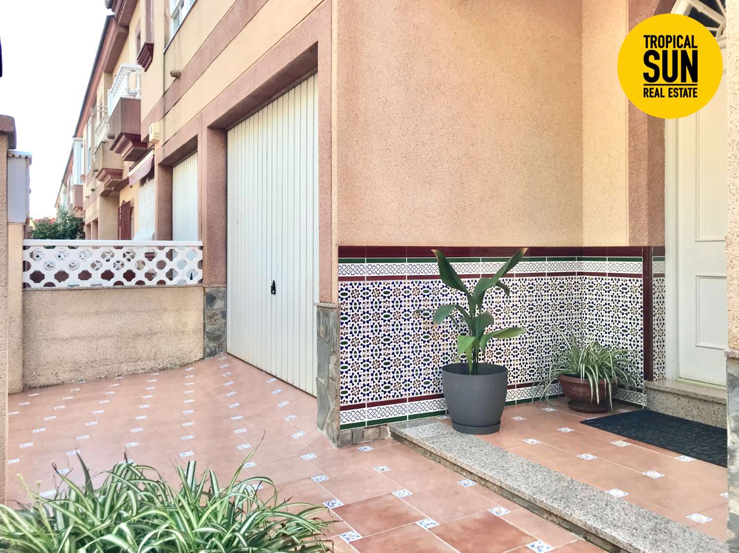 Dúplex en Roquetas de Mar - Amplia y luminosa casa adosada en Paseo de los Baños