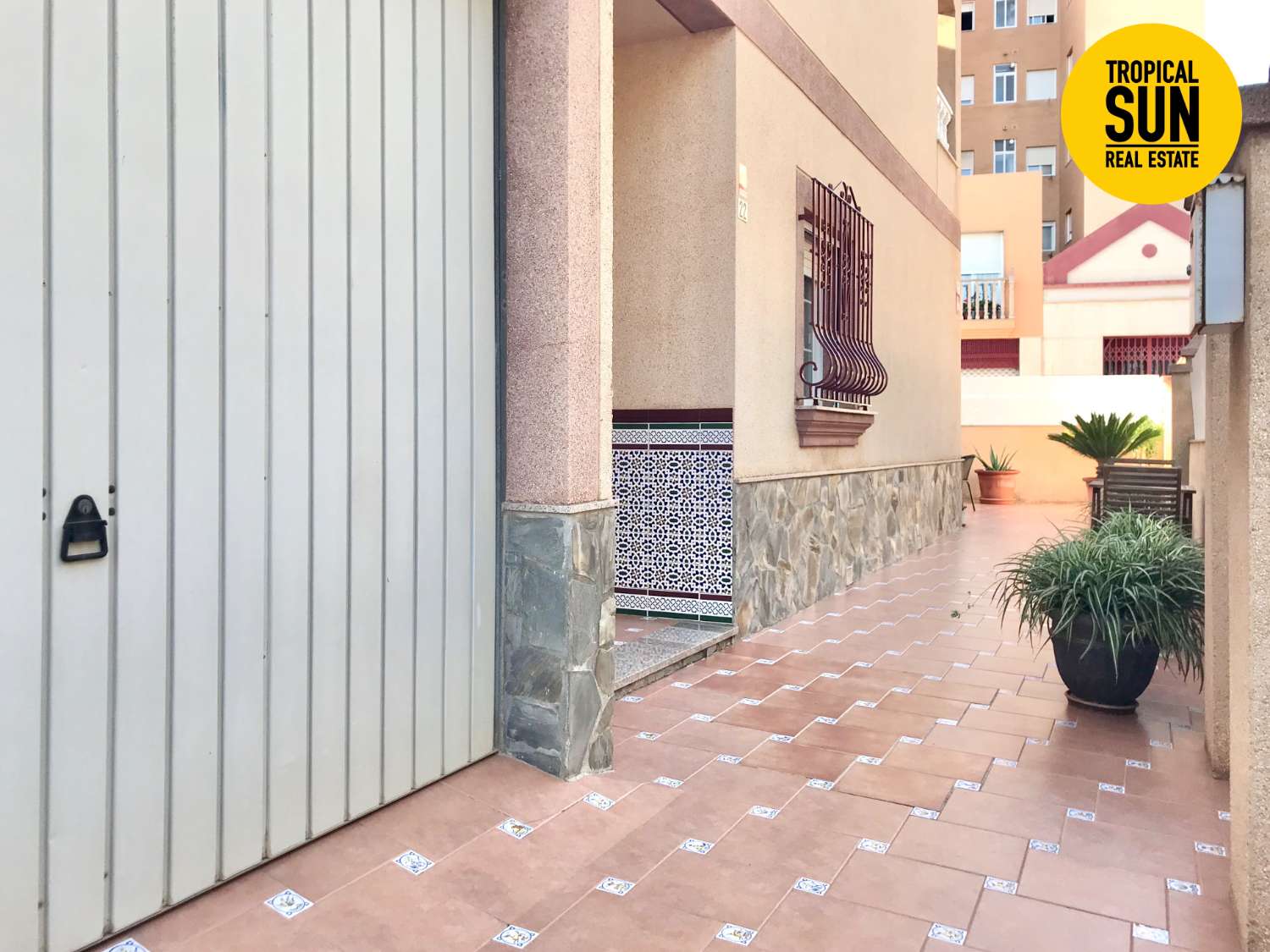 Dúplex en Roquetas de Mar - Amplia y luminosa casa adosada en Paseo de los Baños