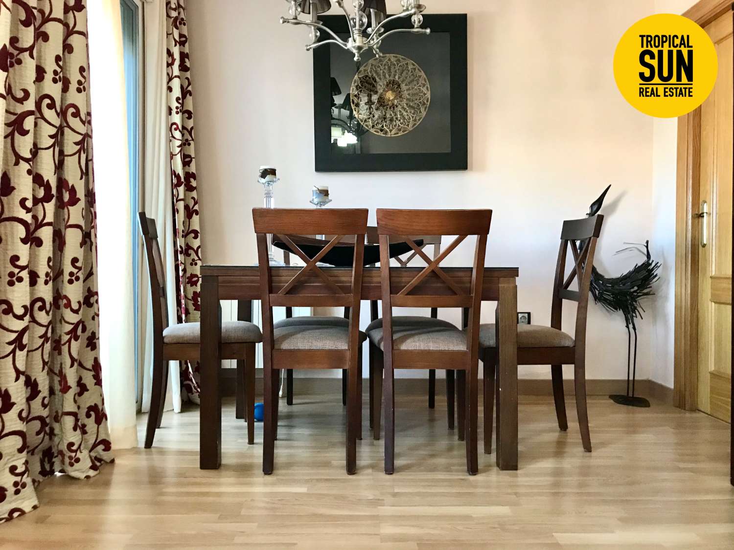 Tu Hogar en Roquetas de Mar: Un Piso Junto al Paseo de los Baños