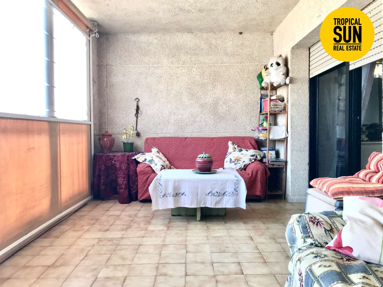 Piso Dúplex en Las Marinas, Roquetas de Mar, con garaje independiente: ¡tu hogar ideal te espera!