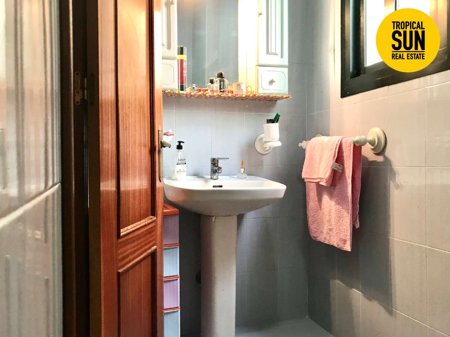 Piso Dúplex en Las Marinas, Roquetas de Mar, con garaje independiente: ¡tu hogar ideal te espera!