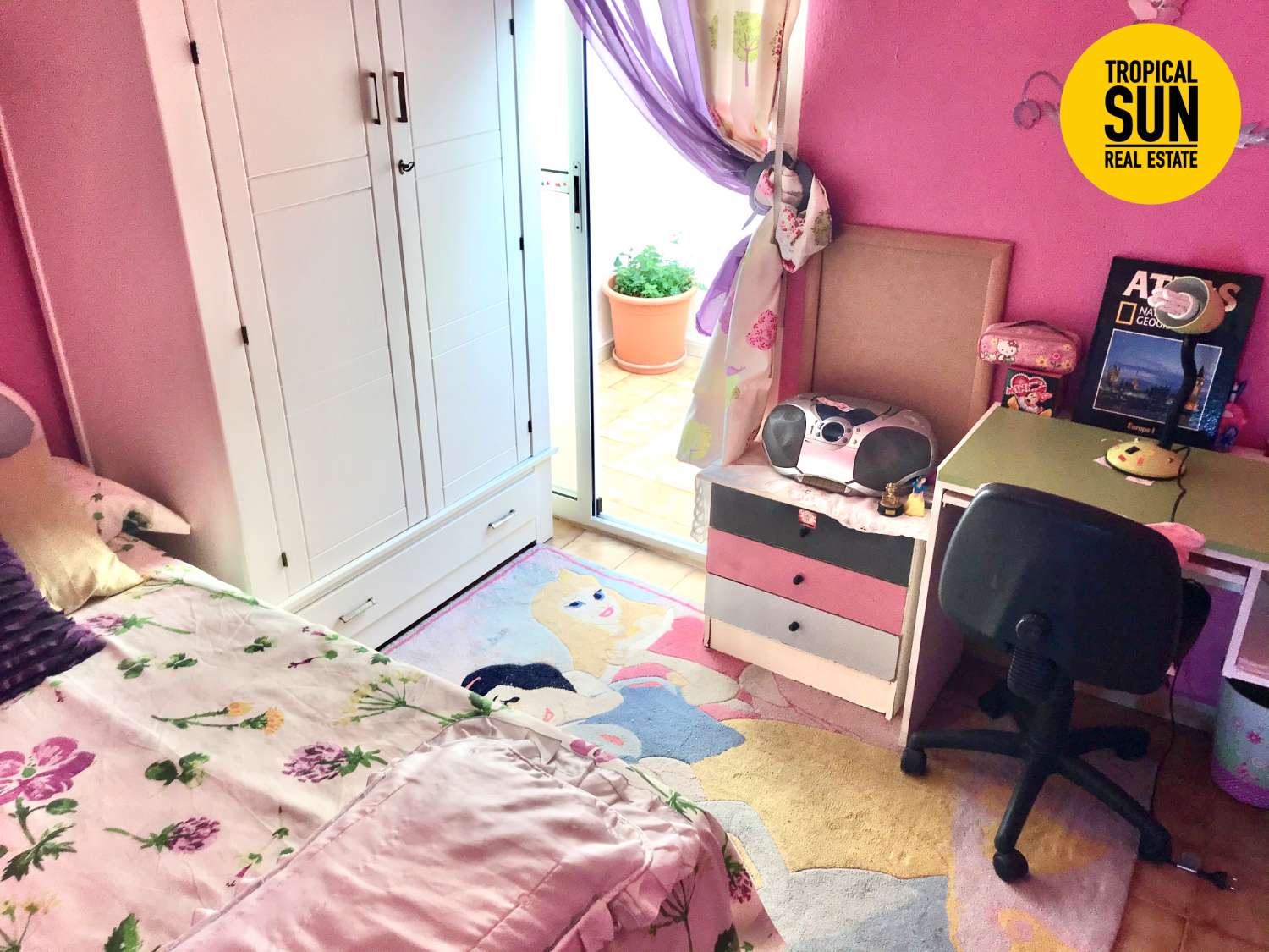 Piso Dúplex en Las Marinas, Roquetas de Mar, con garaje independiente: ¡tu hogar ideal te espera!