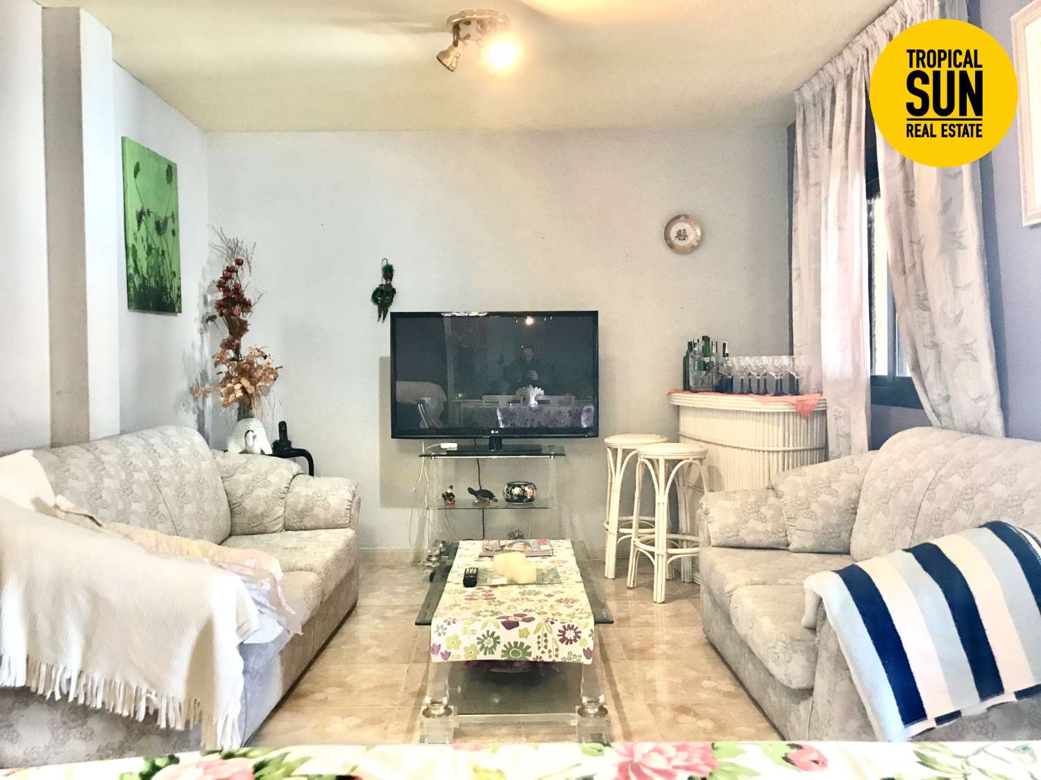 Piso Dúplex en Las Marinas, Roquetas de Mar, con garaje independiente: ¡tu hogar ideal te espera!