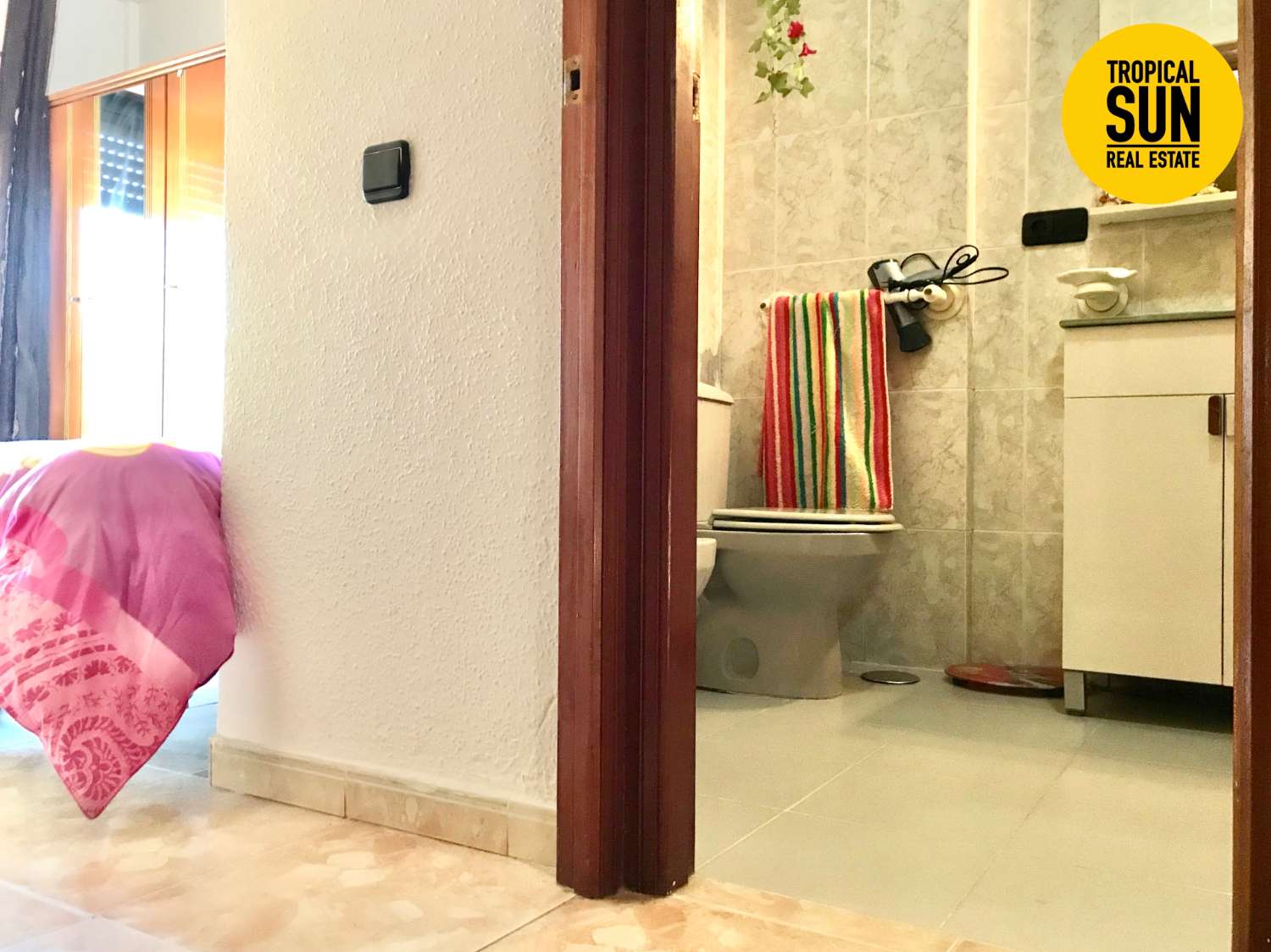Piso Dúplex en Las Marinas, Roquetas de Mar, con garaje independiente: ¡tu hogar ideal te espera!