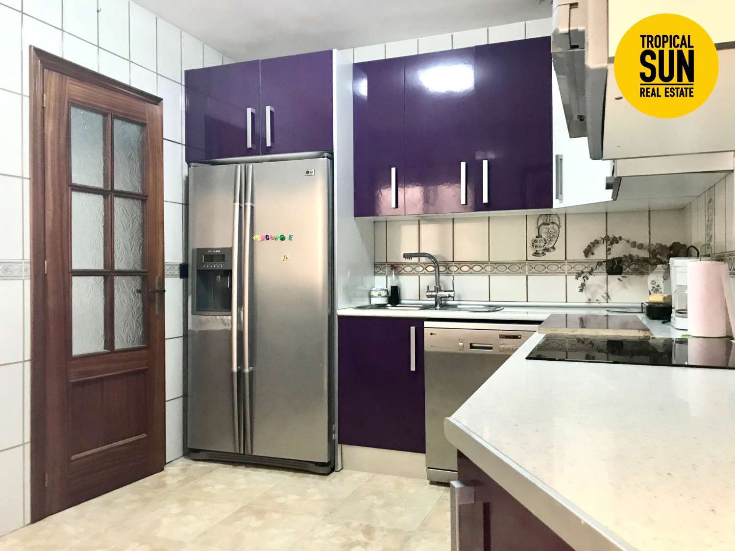 Piso Dúplex en Las Marinas, Roquetas de Mar, con garaje independiente: ¡tu hogar ideal te espera!