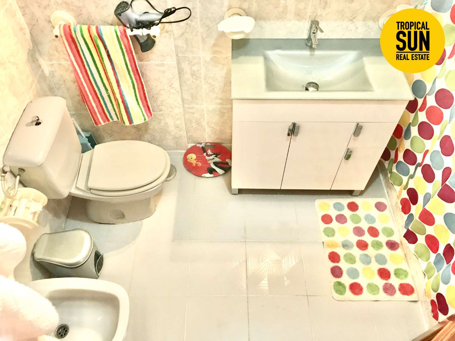 Piso Dúplex en Las Marinas, Roquetas de Mar, con garaje independiente: ¡tu hogar ideal te espera!