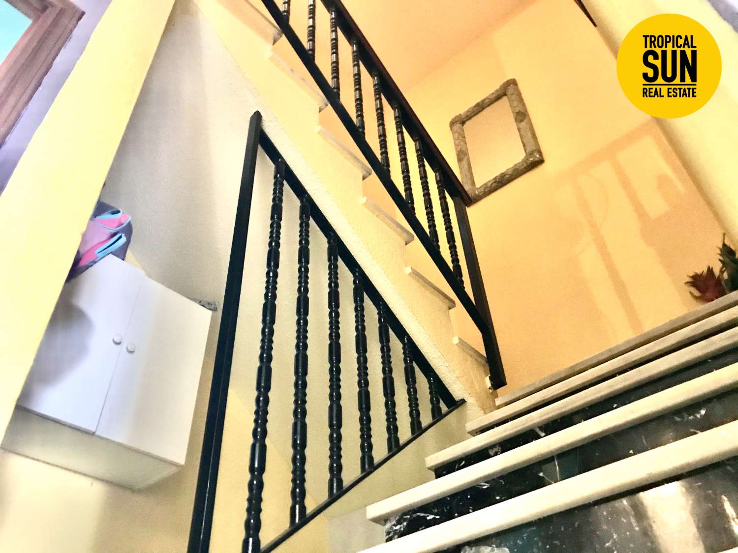 Piso Dúplex en Las Marinas, Roquetas de Mar, con garaje independiente: ¡tu hogar ideal te espera!