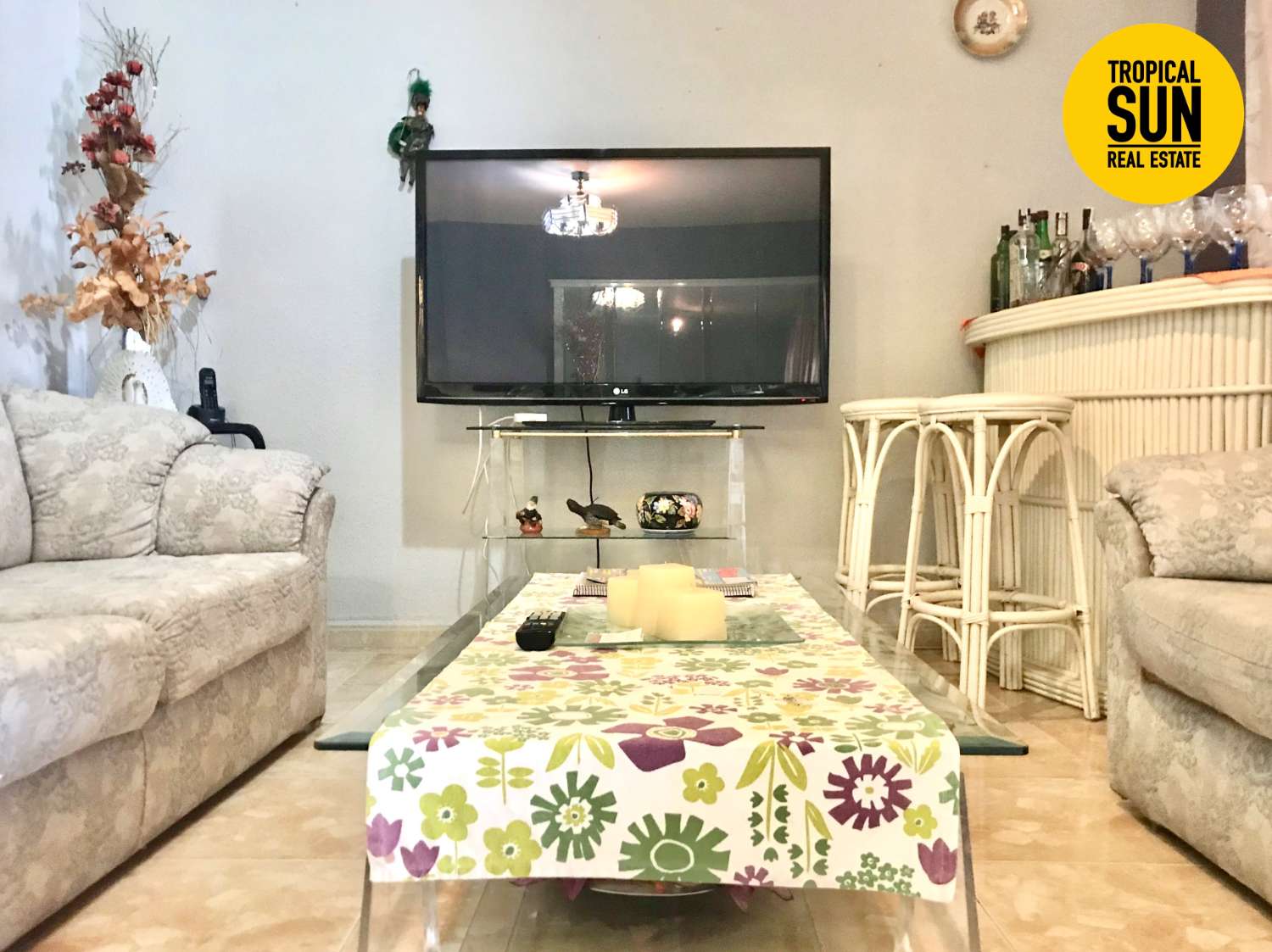 Piso Dúplex en Las Marinas, Roquetas de Mar, con garaje independiente: ¡tu hogar ideal te espera!