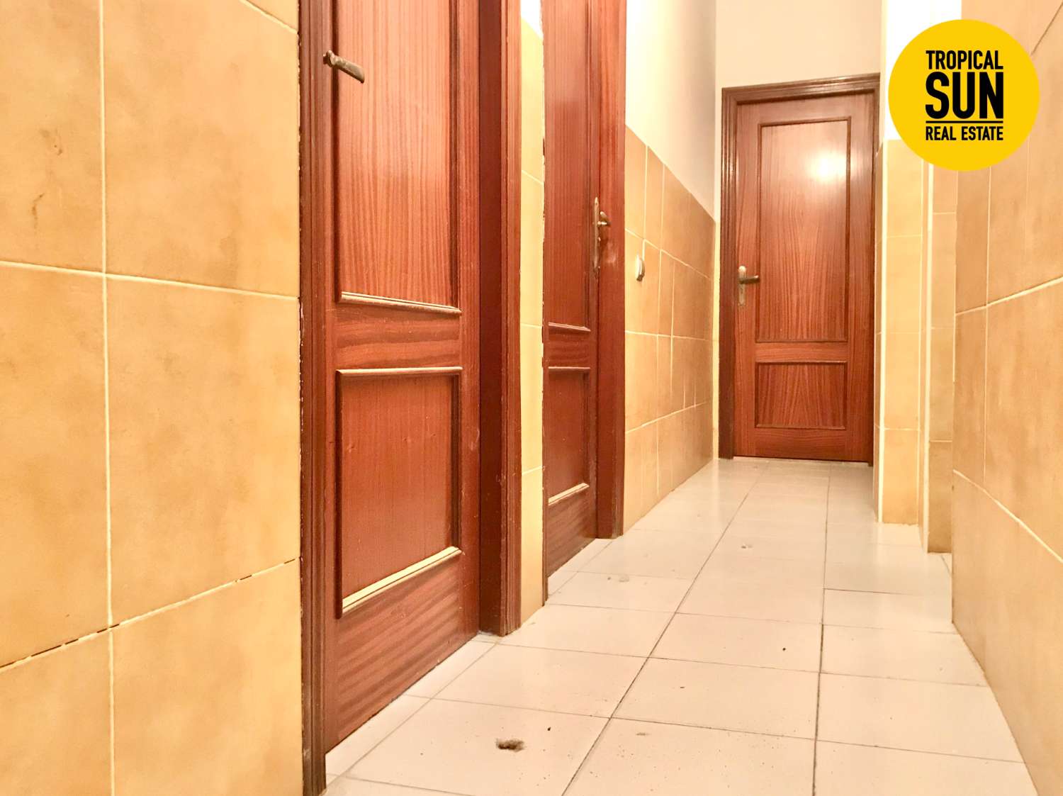 Piso Dúplex en Las Marinas, Roquetas de Mar, con garaje independiente: ¡tu hogar ideal te espera!