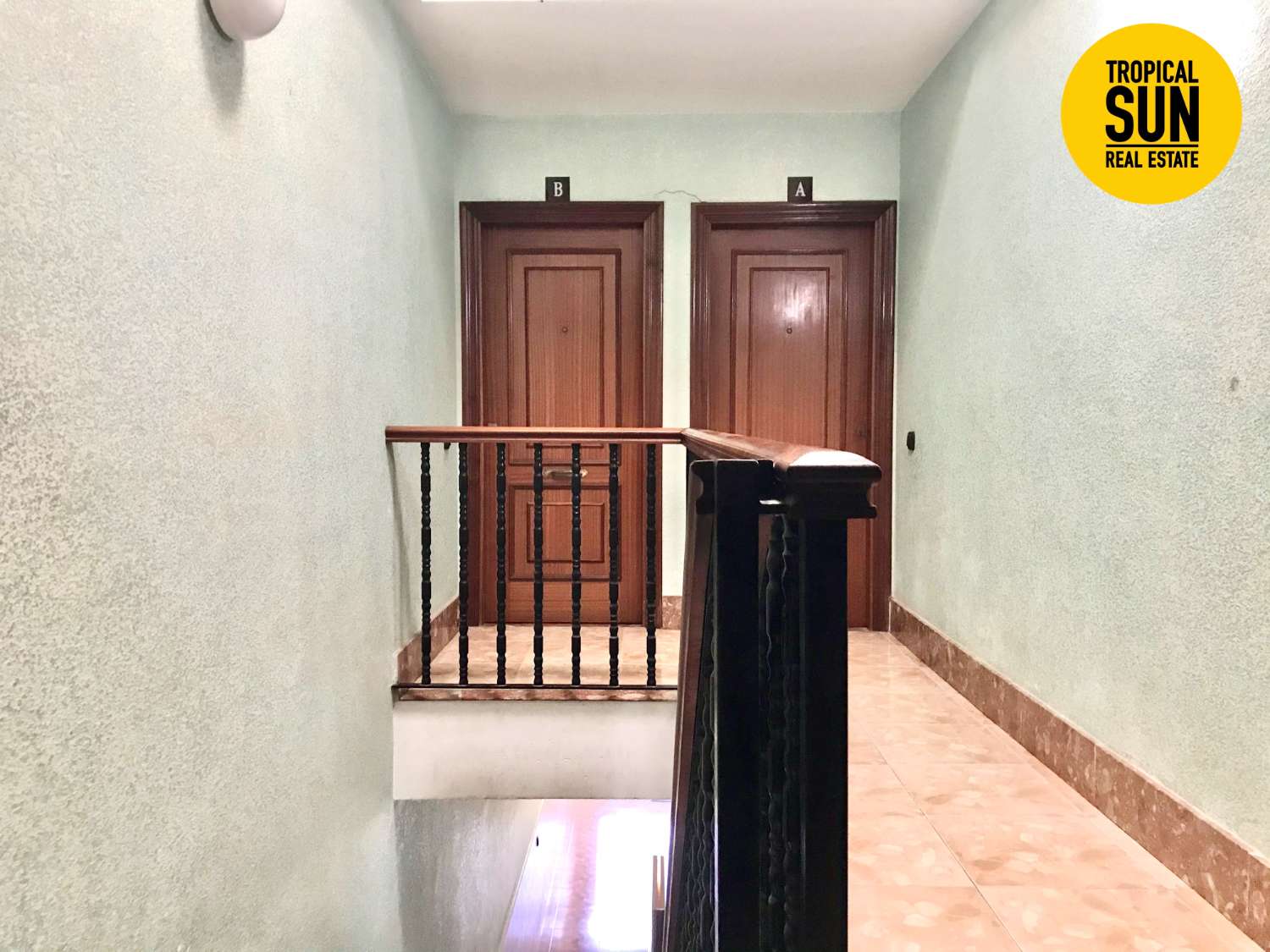 Piso Dúplex en Las Marinas, Roquetas de Mar, con garaje independiente: ¡tu hogar ideal te espera!