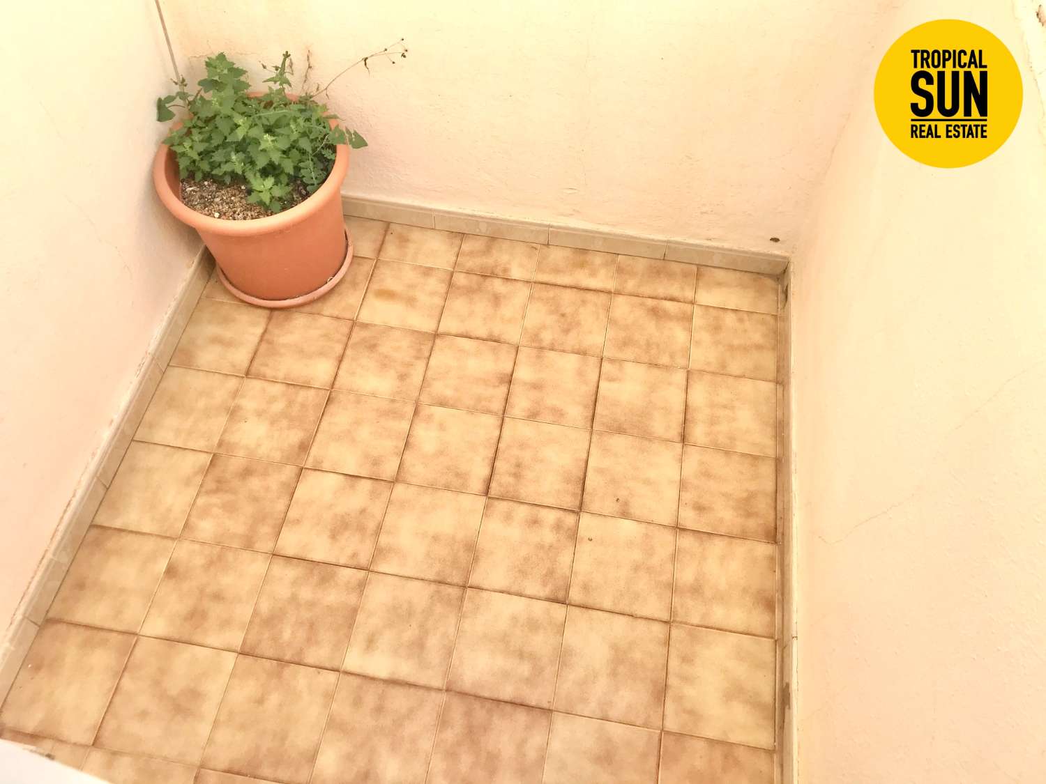 Piso Dúplex en Las Marinas, Roquetas de Mar, con garaje independiente: ¡tu hogar ideal te espera!