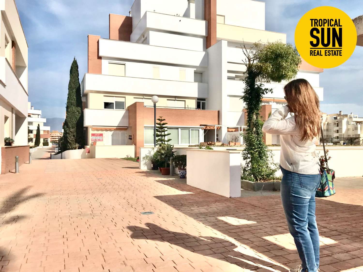 Descubre el paraíso en Roquetas de Mar: Hermosa vivienda de 3 dormitorios en el residencial Aguaserena