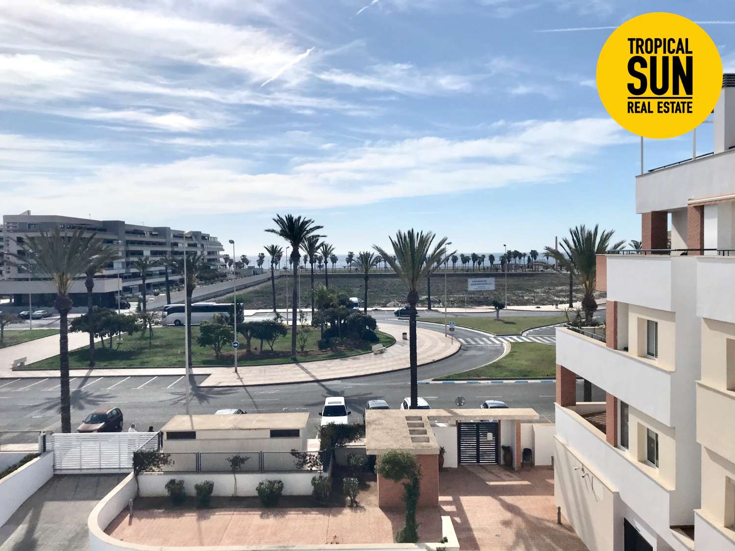 Descubre el paraíso en Roquetas de Mar: Hermosa vivienda de 3 dormitorios en el residencial Aguaserena